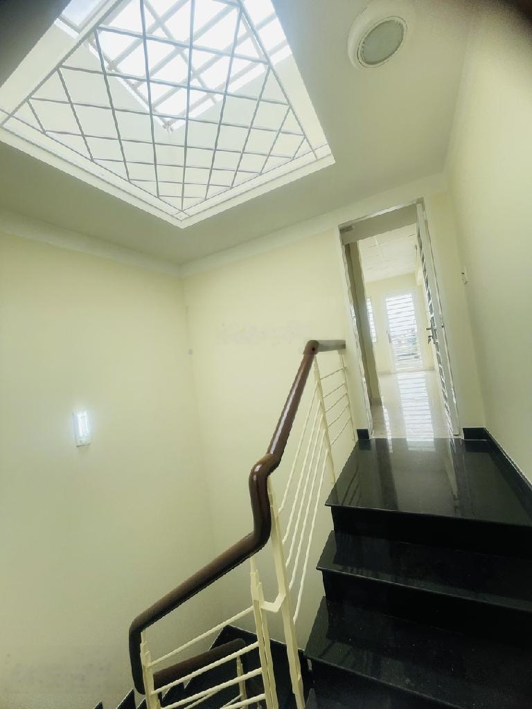 Bán nhà 5 tầng , 7pn , 8wc ngay lê văn sỹ , khu kinh doanh đồng bộ , đường nhựa 8m