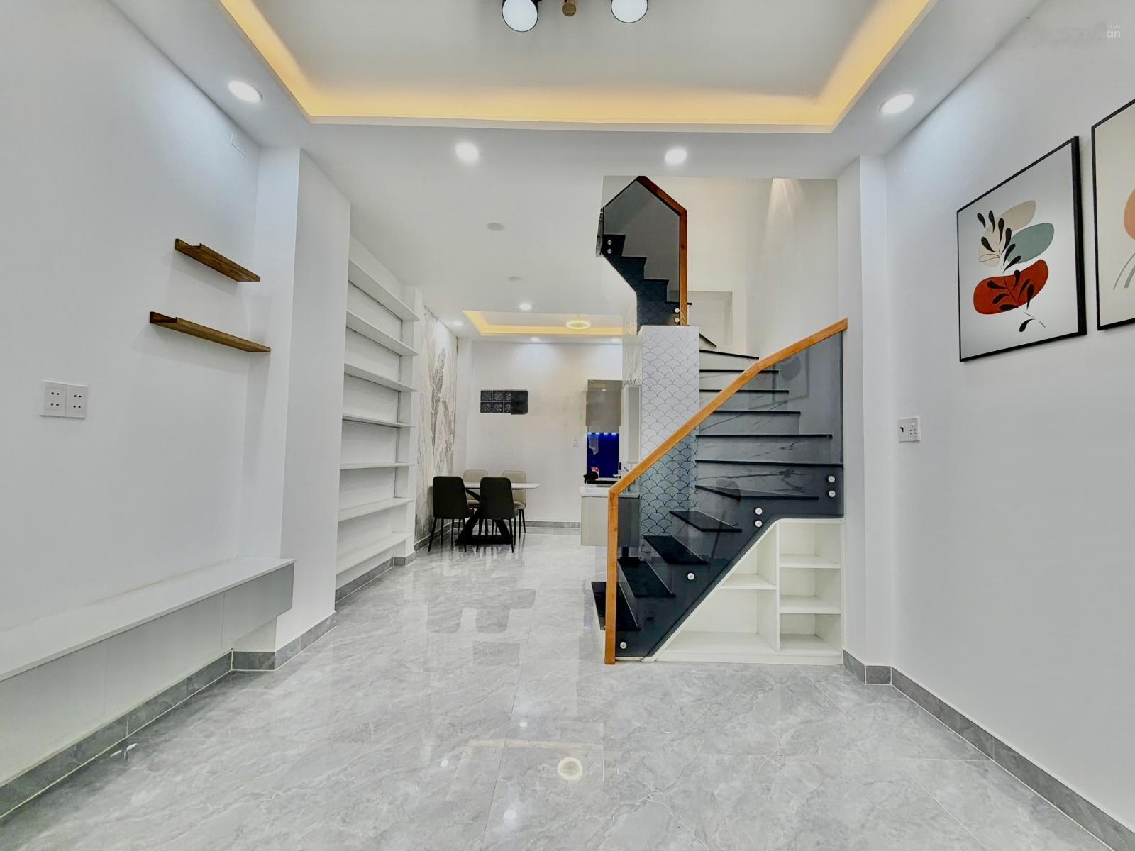 Bán nhà 3 tầng mới đẹp ngay cầu nguyễn tri phương p. chánh hưng