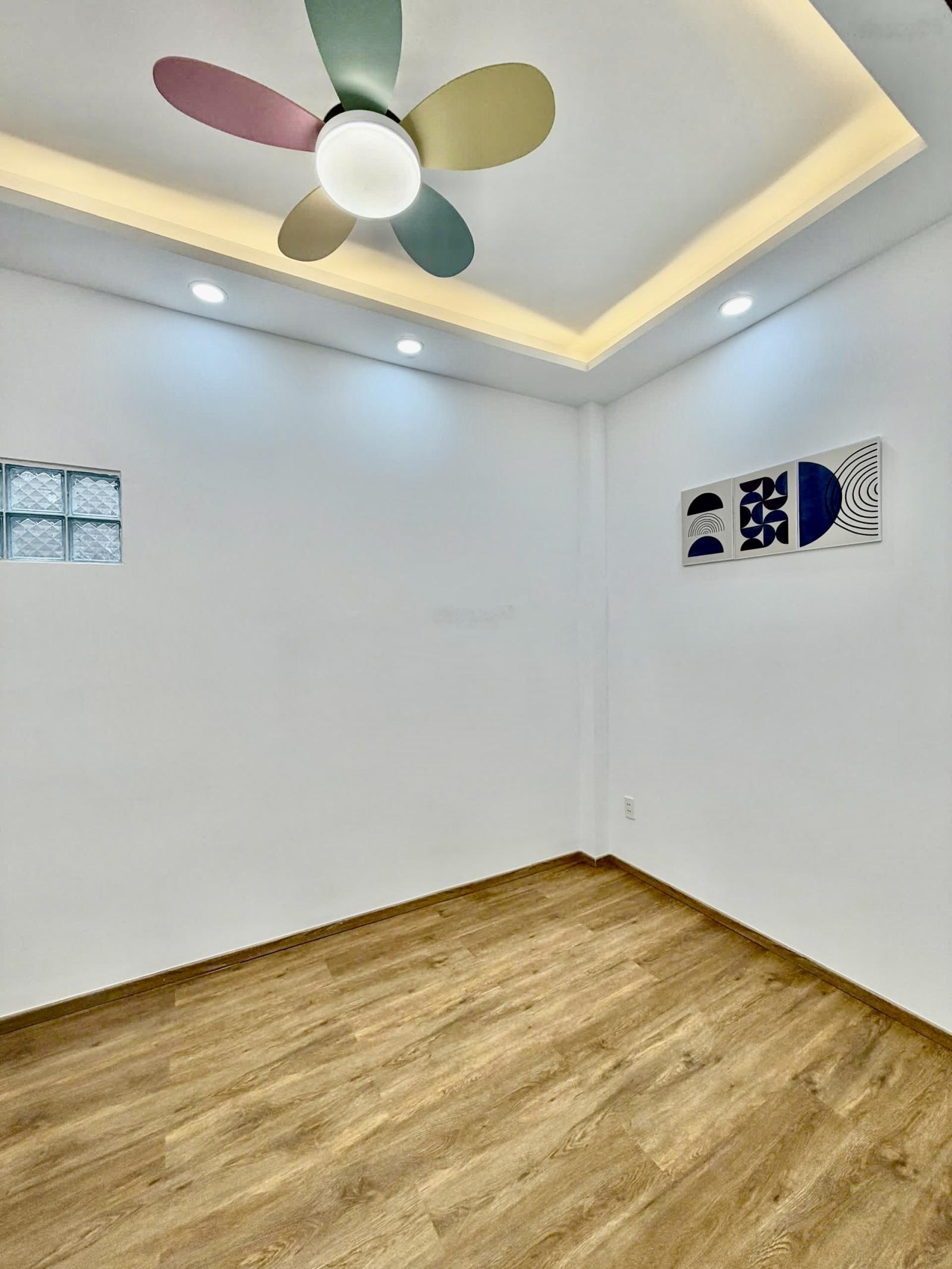 Nhà 3 tầng mới đẹp hiện đại ngay cầu nguyễn tri phương p. chánh hưng