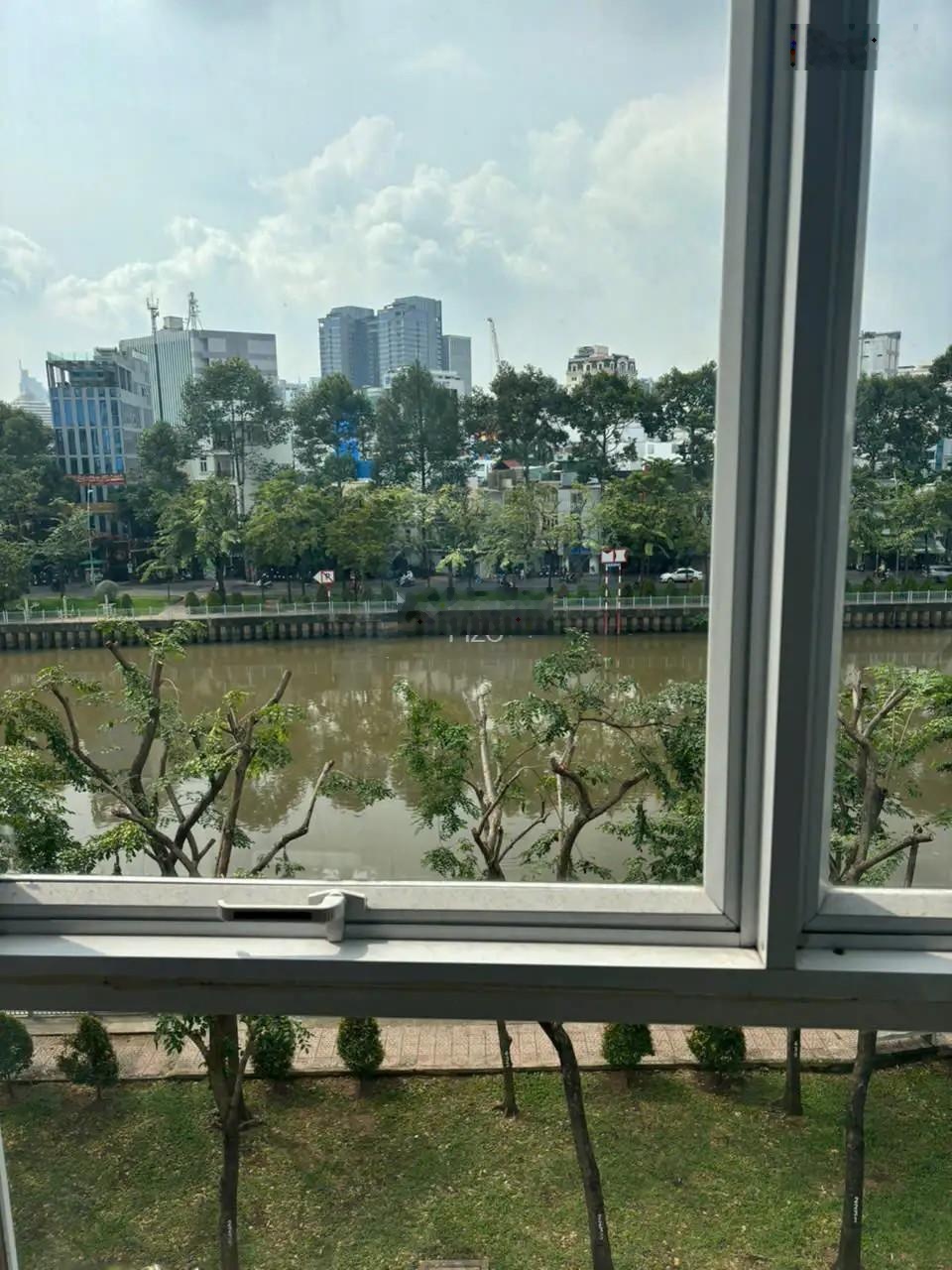 Căn duy nhất! Chỉ 9,5 tỷ TL có ngay nhà mặt tiền Trường Sa, 3,5x8,5m, 5 tầng, HĐT 20 triệu/tháng!