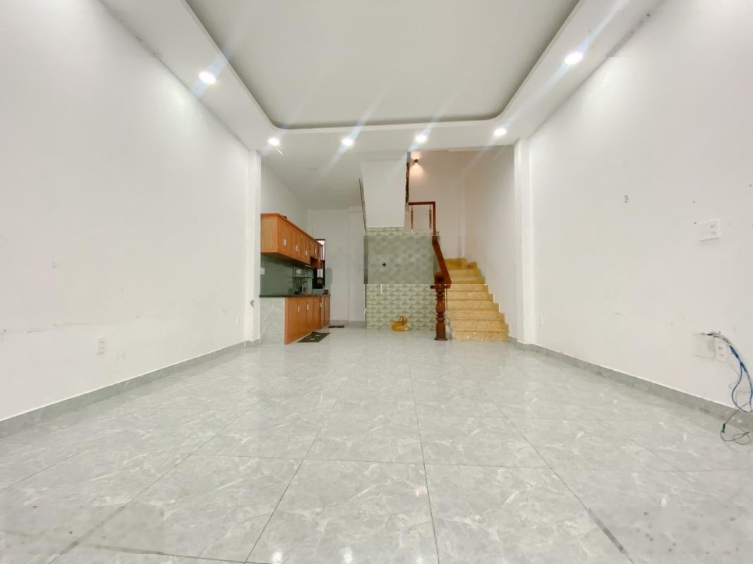 Nhà 3 tầng dt (5 x10) ngay chợ tân hương - tân phú.