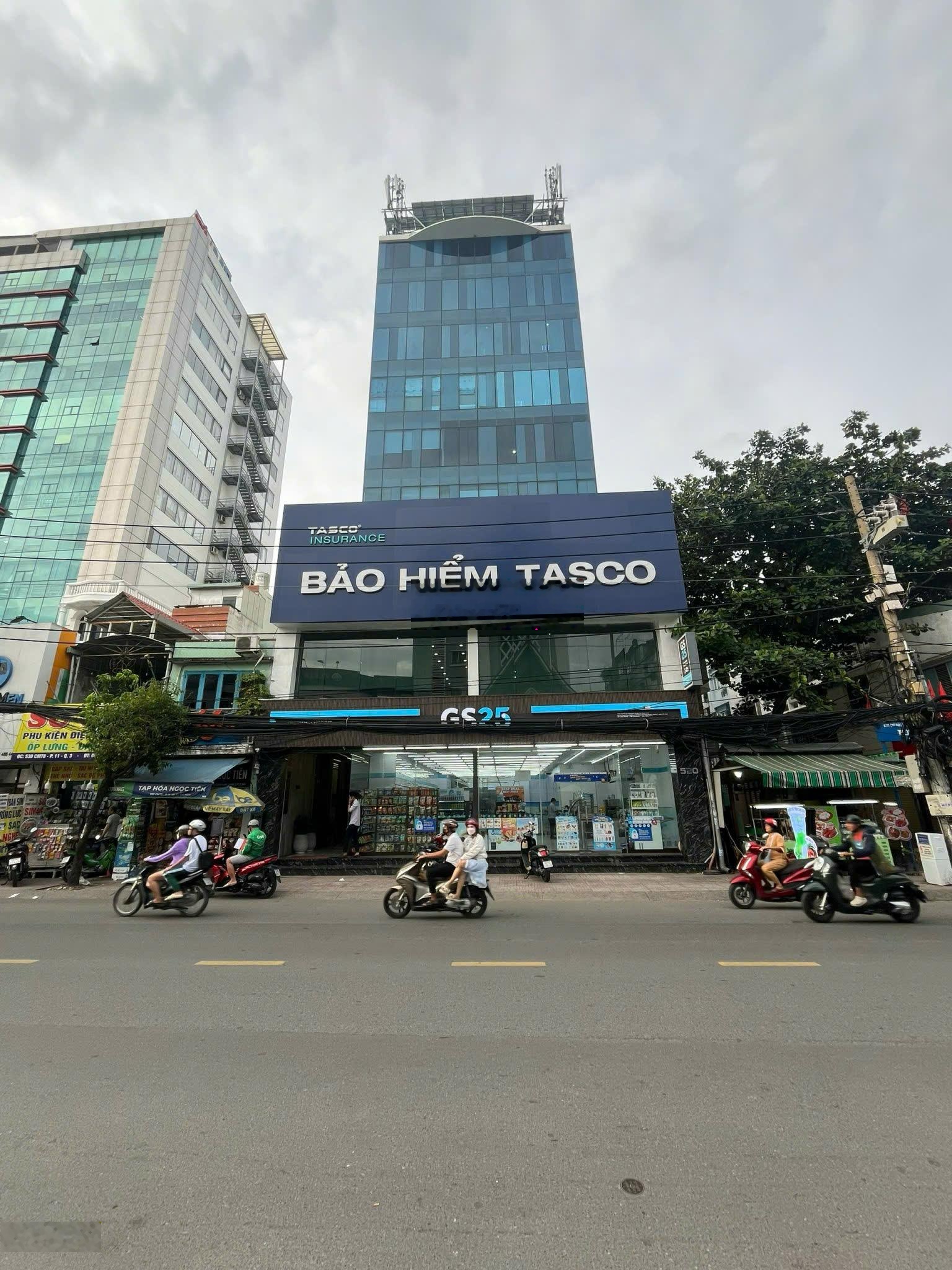 NGỘP BÁN GẤP nhà Cách Mạng Tháng Tám, NGANG 12M, DTSD 1750m2, Hầm 11 Lầu, HĐT 350 Triệu/ th, 180 tỷ