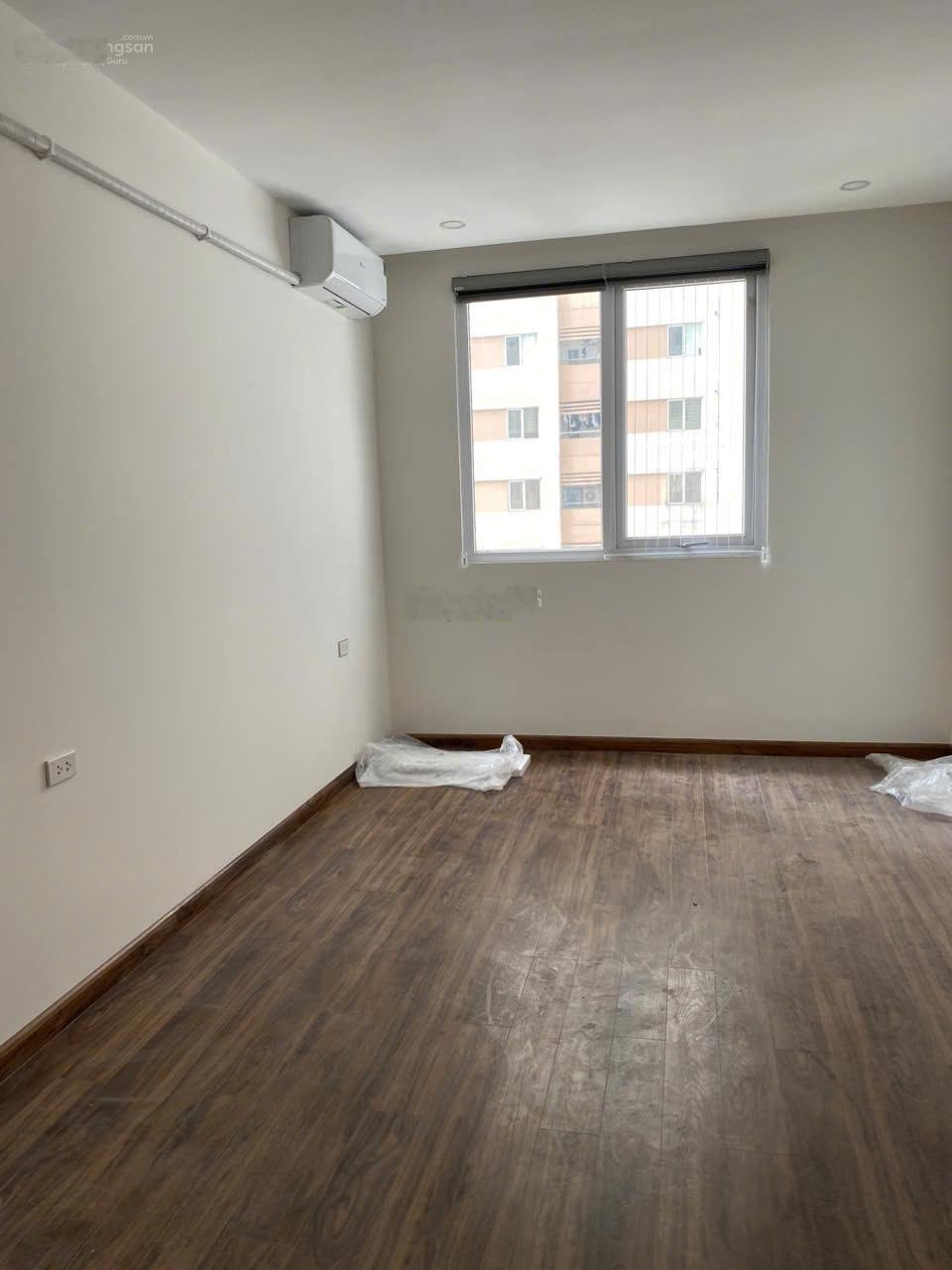 Chính chủ cho thuê chung cư Eurowindow river park 2 ngủ 70m2 đồ cơ bản giá 7 triệu: LH 0916393862