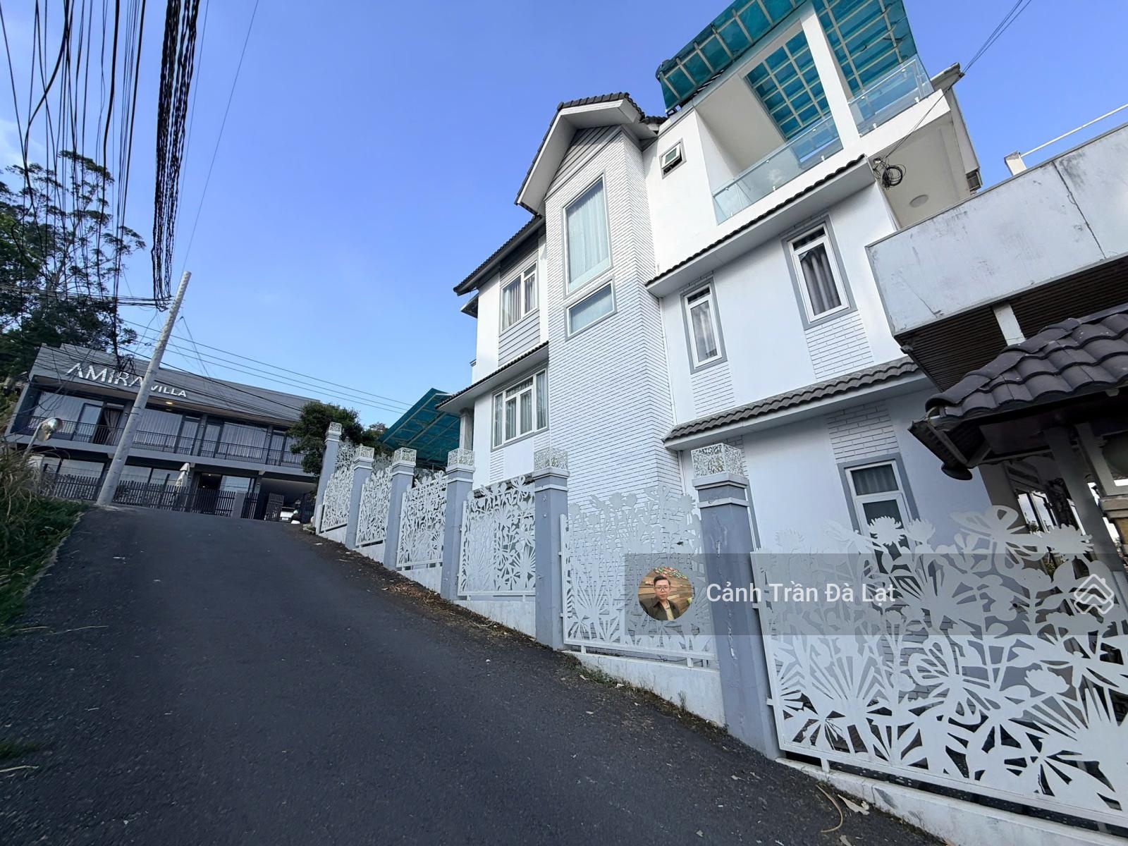 Bán căn Villa góc hai mặt tiền đường. Diện tích tốt, sân trước sân sau thông thoáng. 19,5 Tỷ