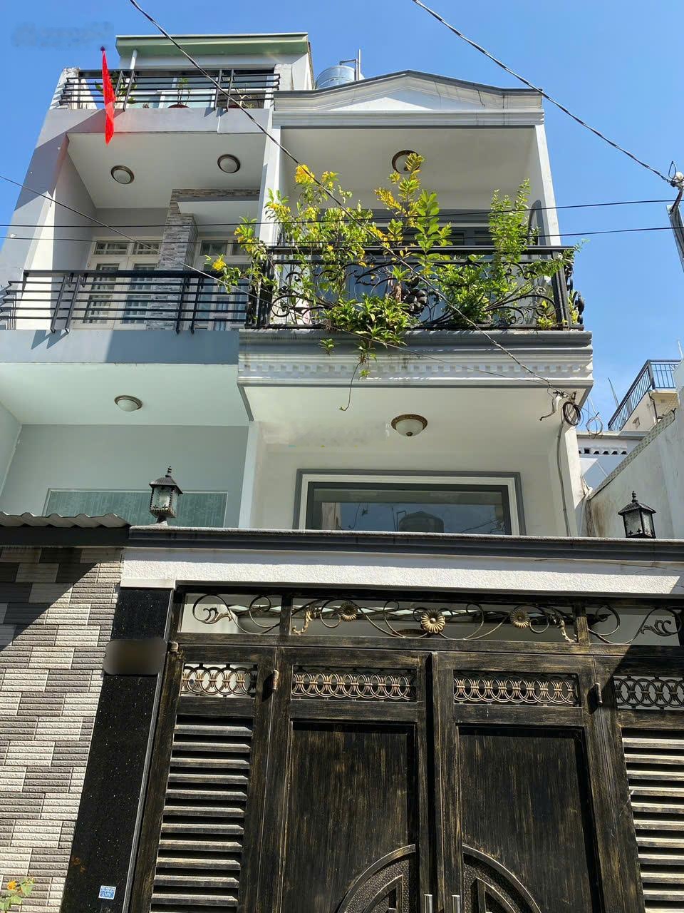 Bán nhà hxh 5m, cách mạng tháng tám, tân bình, 42m2, 3 tầng 3pn, nở hậu, đã hoàn công, sổ vuông vức