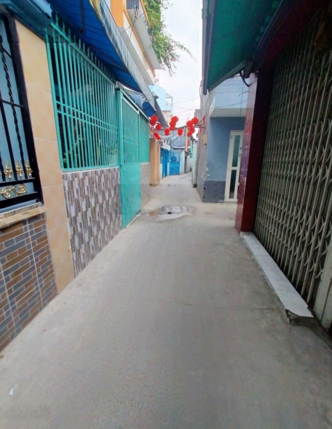 Hoài Thanh, P.14, Q.8, cách mặt tiền 3 căn, dt: 5 X 9m, 2 tầng đúc BTCT, giá 4 tỷ 5.