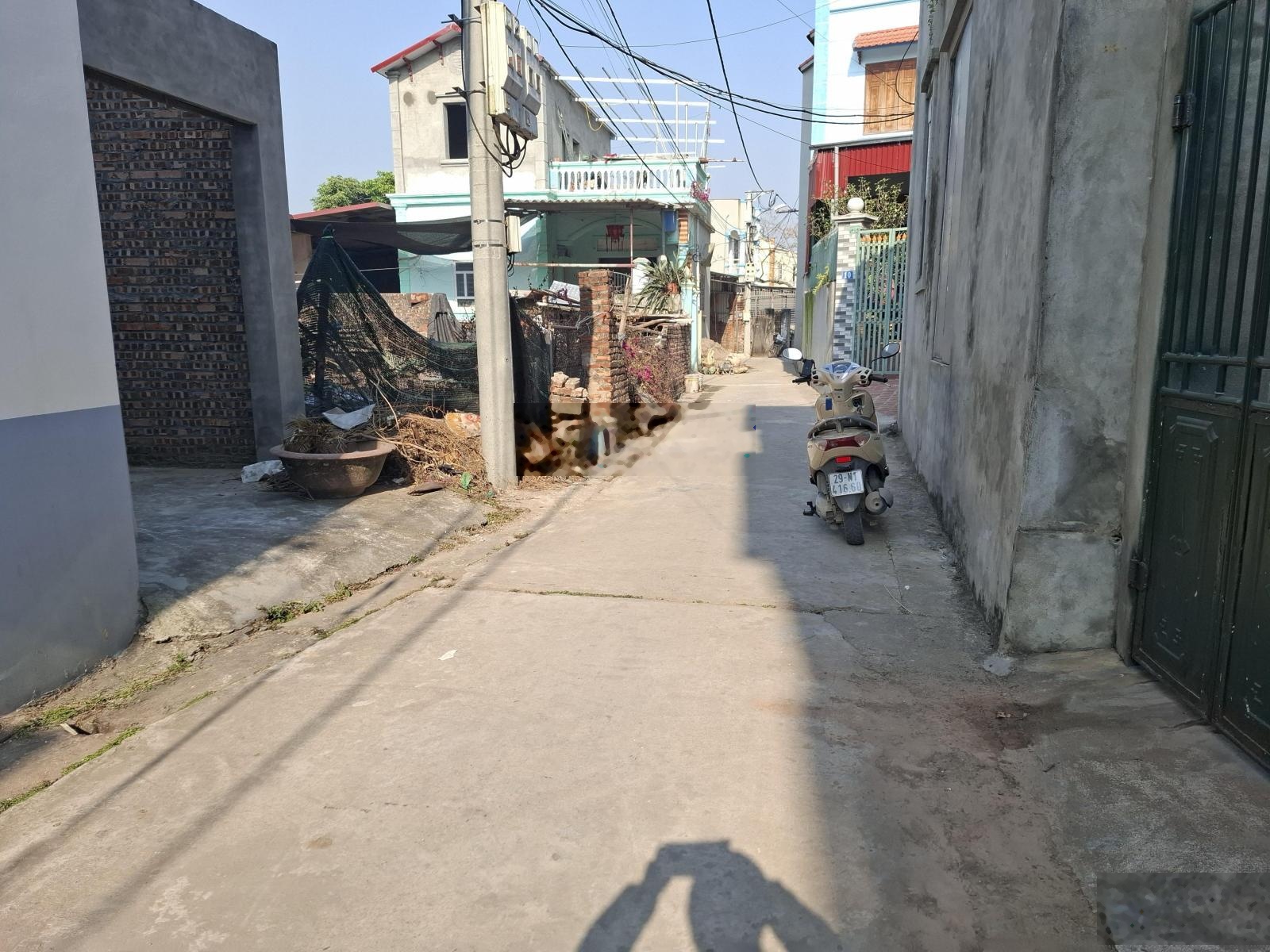 Bán đất sen hồ lệ chi dt 646m mtv30m ngõ 3m dân cư đông đúc gần khu công nghiệp