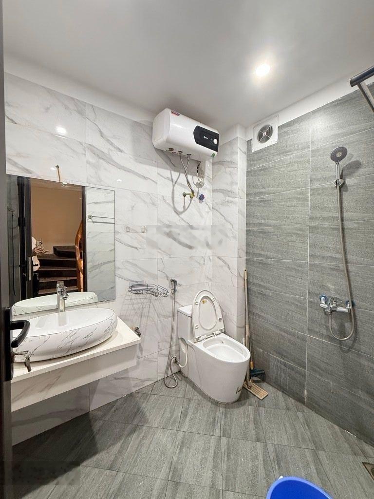 Nhà 5 tầng 35 m Lĩnh nam, gần ô tô giá 6,78 tỷ SĐCC