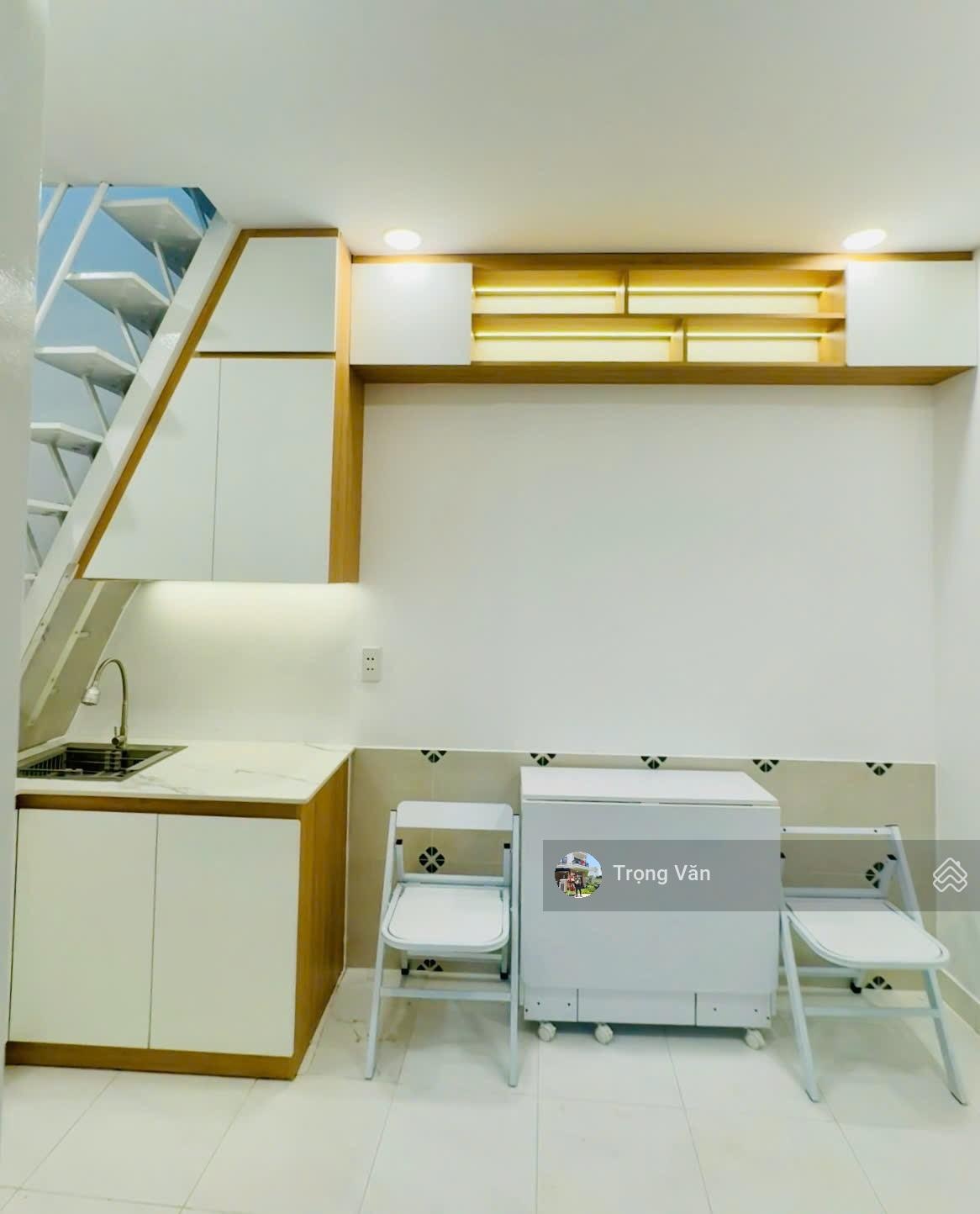 Chỉ 2,3 tỷ - xe hơi đỗ cửa - căn góc 3 tấm HC đủ