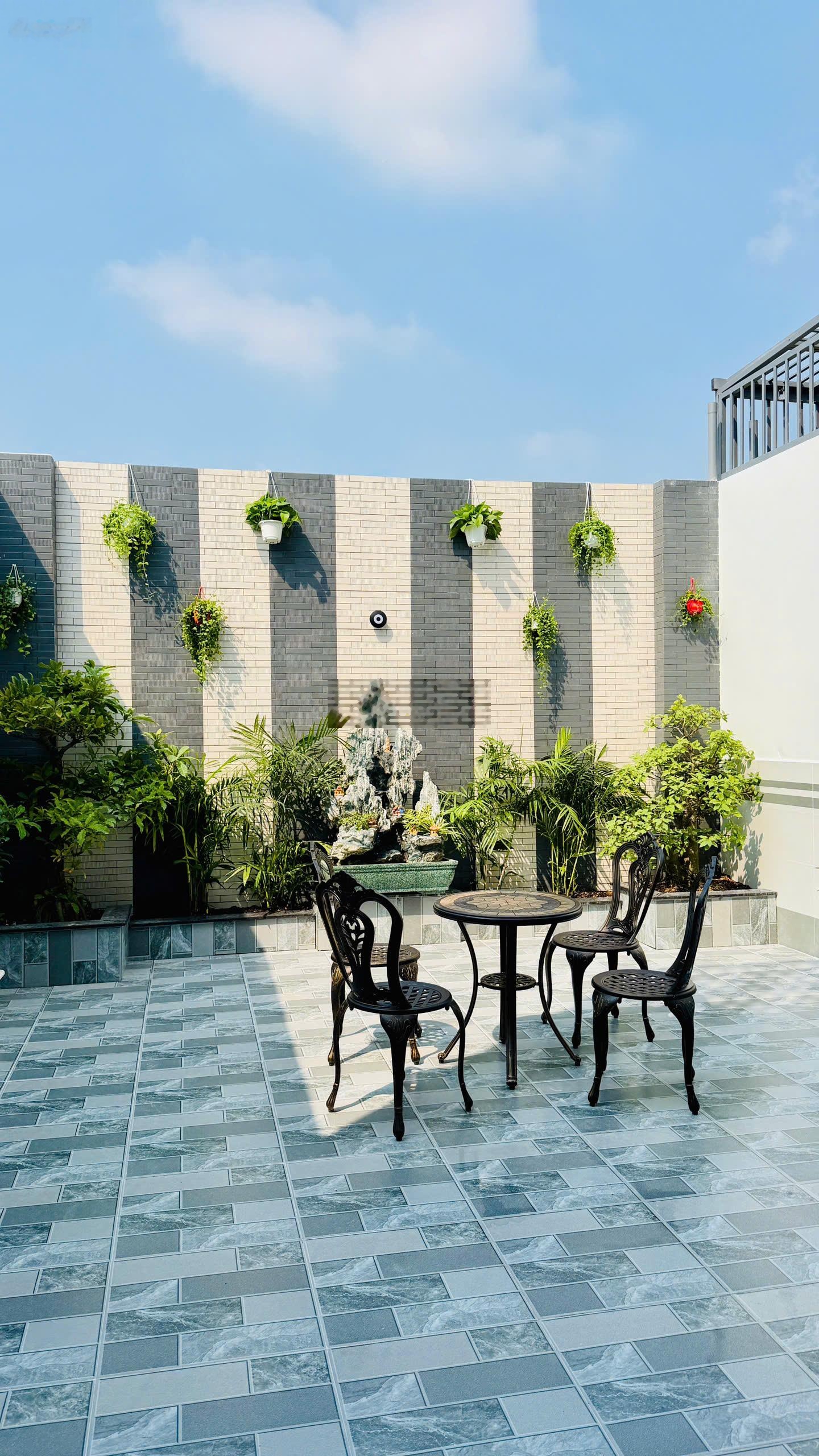 Bán nhà hiện đại sân vườn 5 x31m shr tặng nội thất chỉ 3,35 tỷ