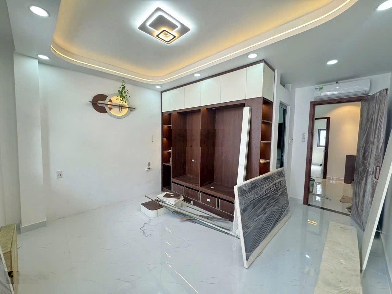 - NHÀ HUỲNH TẤN PHÁT TÂN THUẬN ĐÔNG, Q.7 - Giá: 7.2 tỷ (TL) - 4.2 x 14m CN đủ 56m, hoàn công