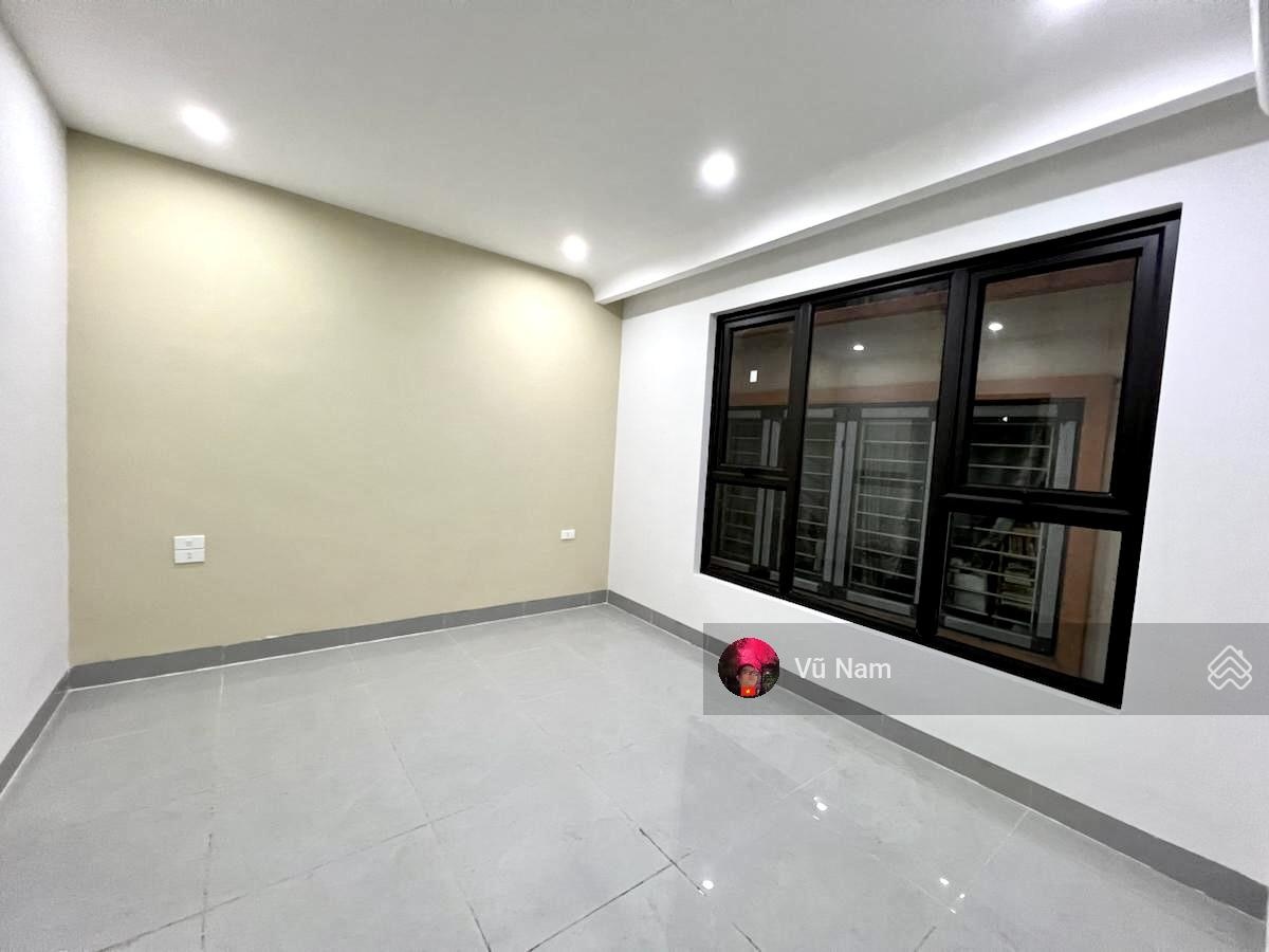 Siêu Hiếm, Nhà Hoàng Cầu, Hàng Xóm Tân Hoàng Minh, Ba Gác Đỗ Cửa, 2 Thoáng, 44m2 x5 T Giá : 7.9 ty