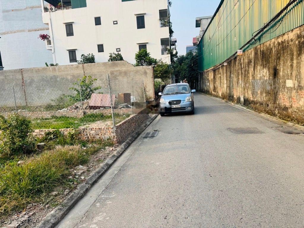 Mảnh đất Bát Khối, Cự Khối,mặt ngõ thông ô tô tránh,gần trường chợ, tiện ích, giao thông thuận lợi