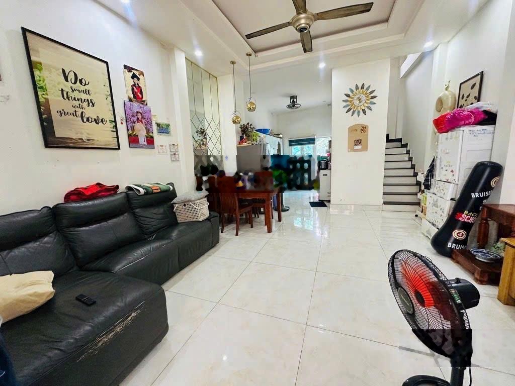 Bán nhà 3 tầng - cạnh man thiện q9 - nhỉnh 5 tỷ, oto ngủ trước sân