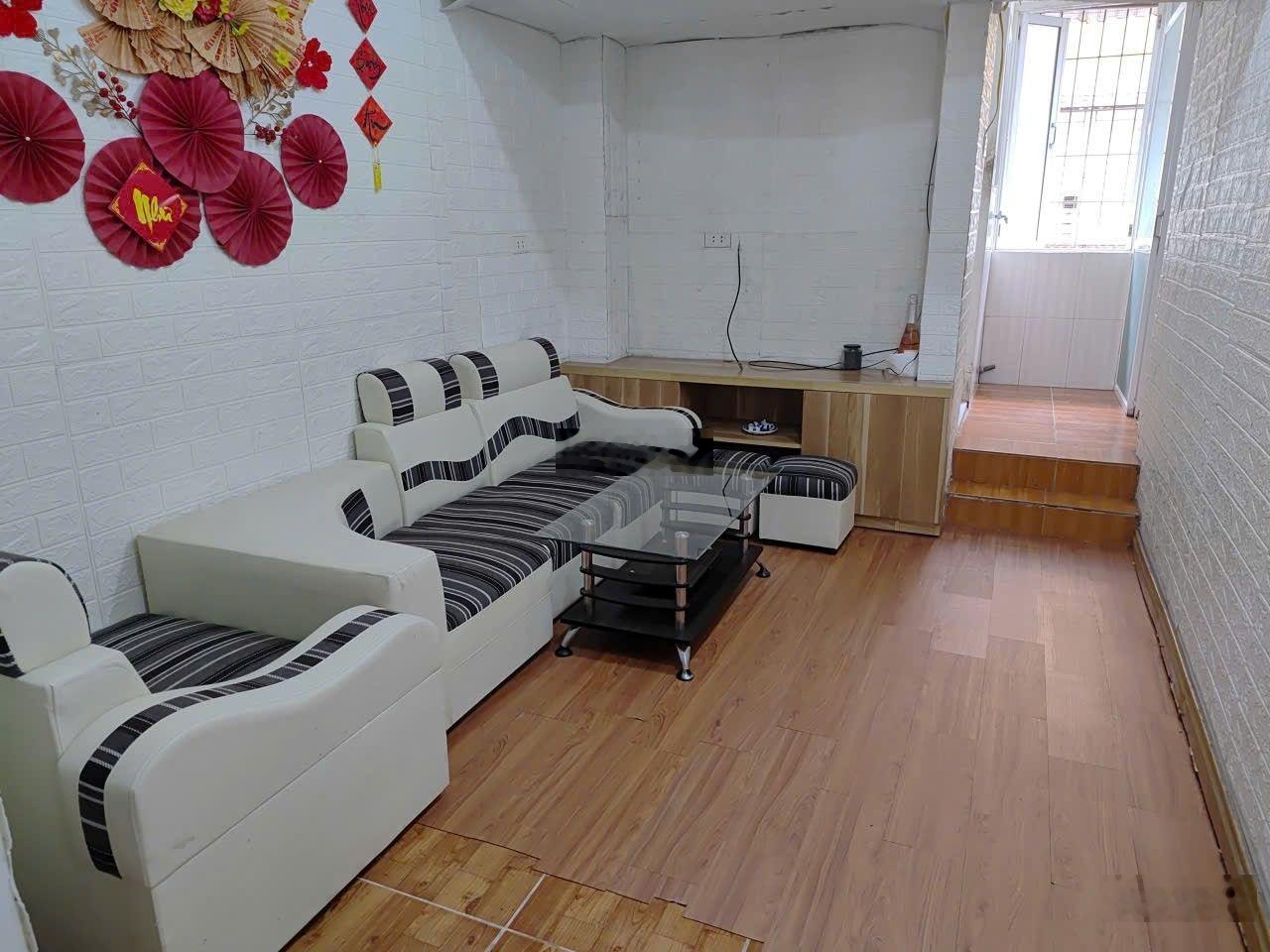 Căn hộ tầng 3 phố Nguyễn Khánh Toàn 75m2 x 3 phòng ngủ nguyên bản, 4 tỷ 95