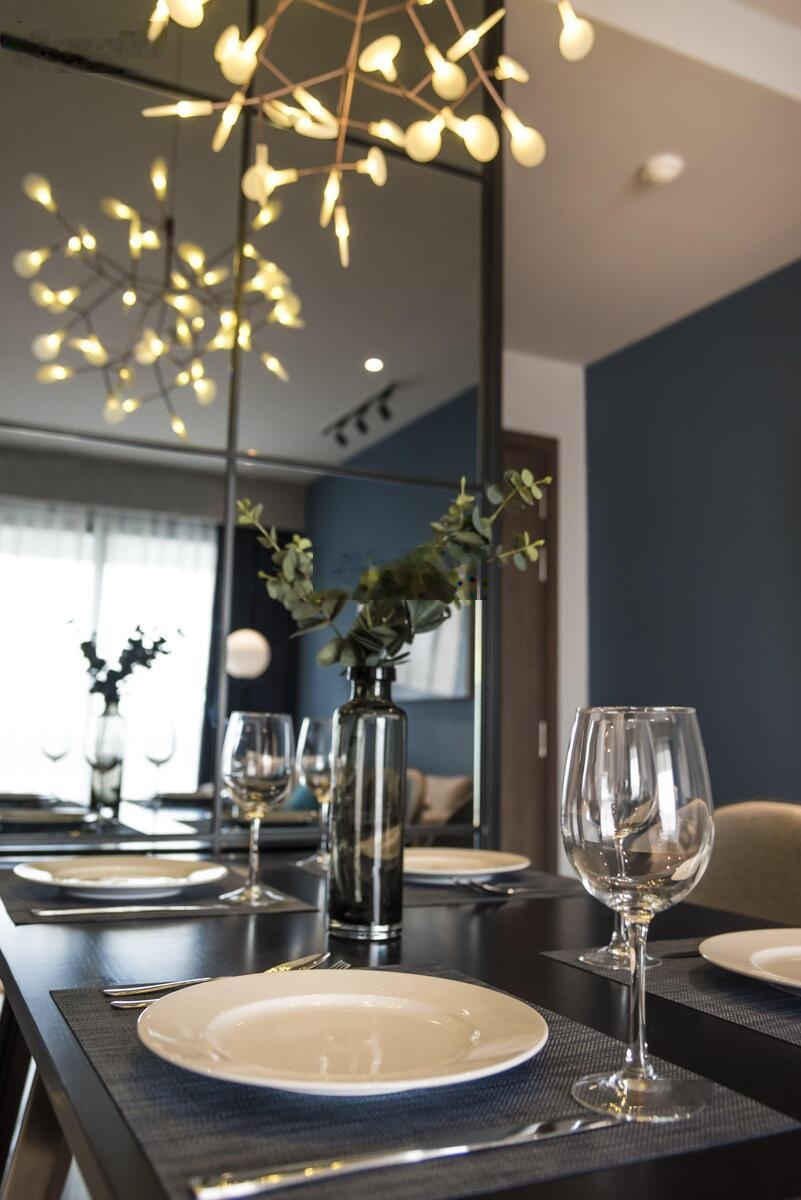 Bán căn hộ Saigon Royal 2PN tầng cao view đẹp full nội thất giá tốt thị trường