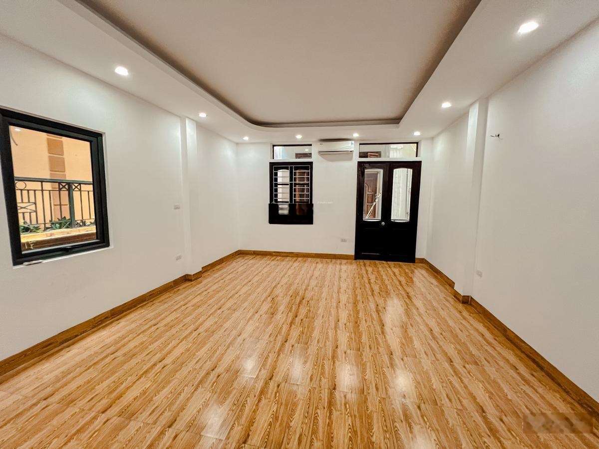 Nhà Dân Xây 51m2 x 4 Tầng , Nhà Mới , Đầy Đủ Nội Thất , Sát CV Hoà Bình , Giá Khá Tốt : 11.9 tỷ