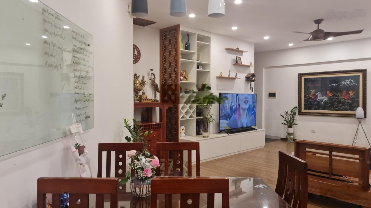 Bán trước Tết căn 120m2 3PN 2WC Trung Hòa Nhân Chính ban công Đông Nam, nội thất đẹp