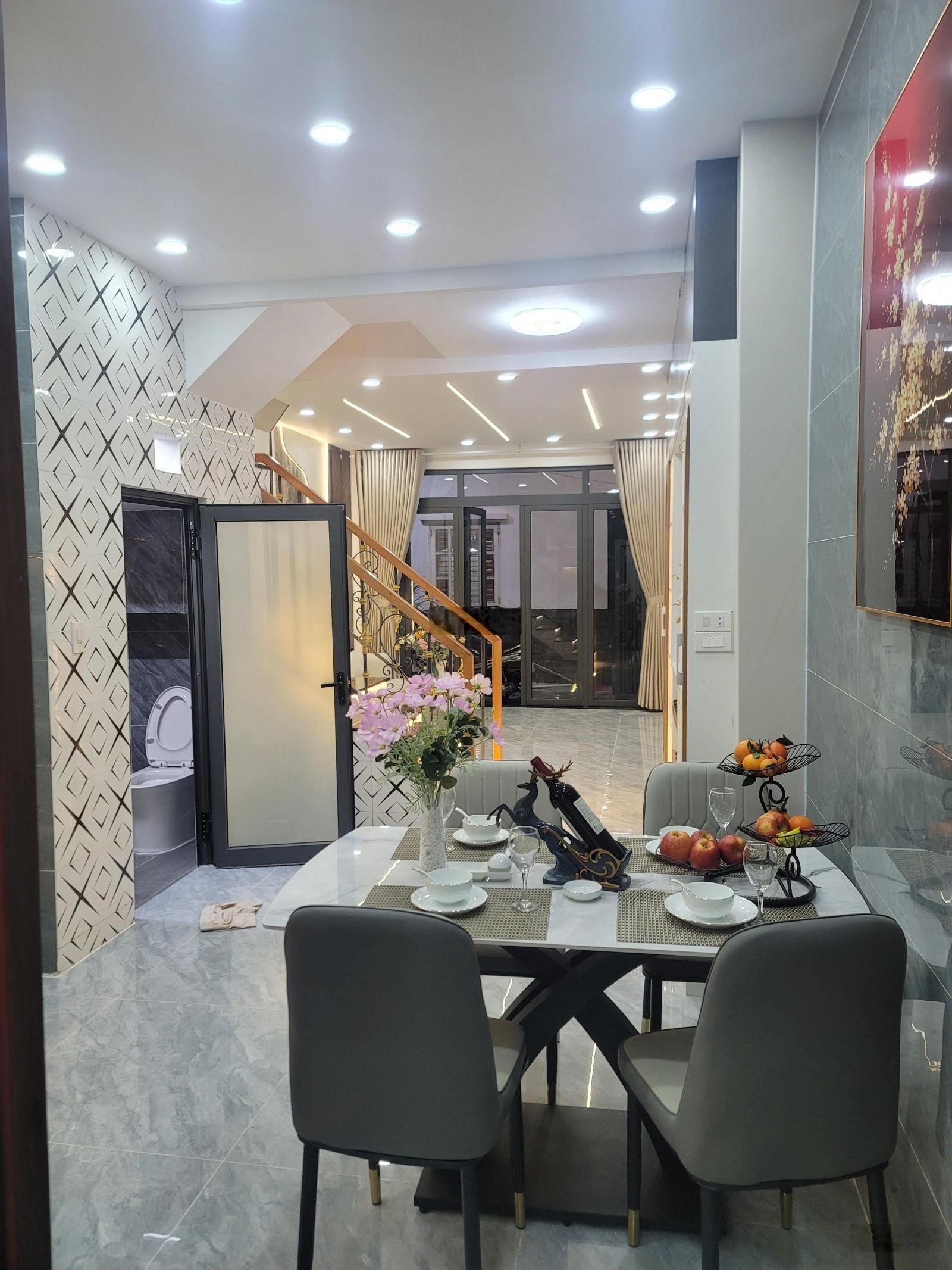 Siêu phẩm nhà phố đẹp lung linh, không gian mở cực thoáng, ĐS 2 khu làng hoa quận Gò Vấp