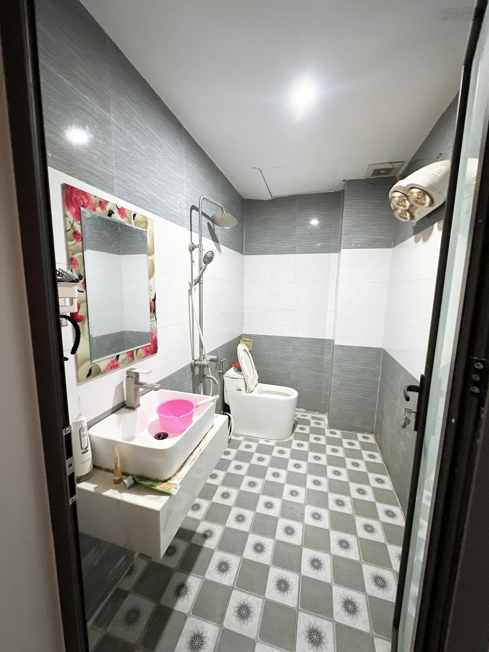 Nhà đẹp tân mai - lô góc 2 mặt thoáng - đường thông một nhà ra phố, sổ đỏ chính chủ cần bán gấp !