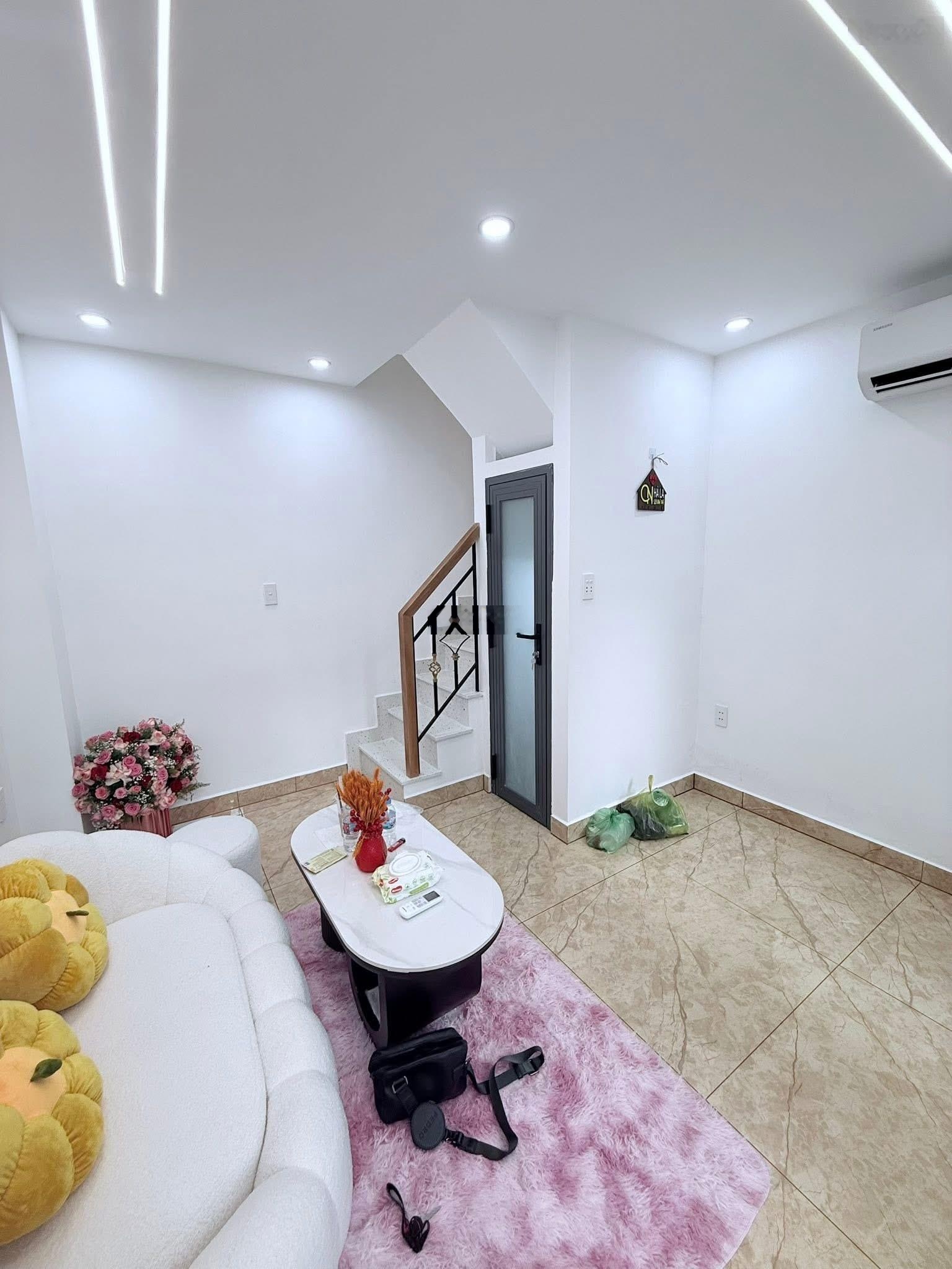 Siêu phẩm mặt tiền Văn Cao trệt 2 lầu nhà đẹp ngất ngây SHR giá có 4 tỷ 150 cho vị trí kinh doanh