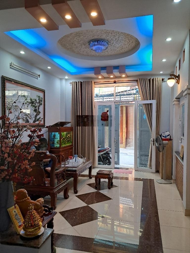 Hẻm xe tải sát mặt tiền, 4,2x14,5m, nhà 4 tầng cực đẹp, chủ xây dựng tâm huyết