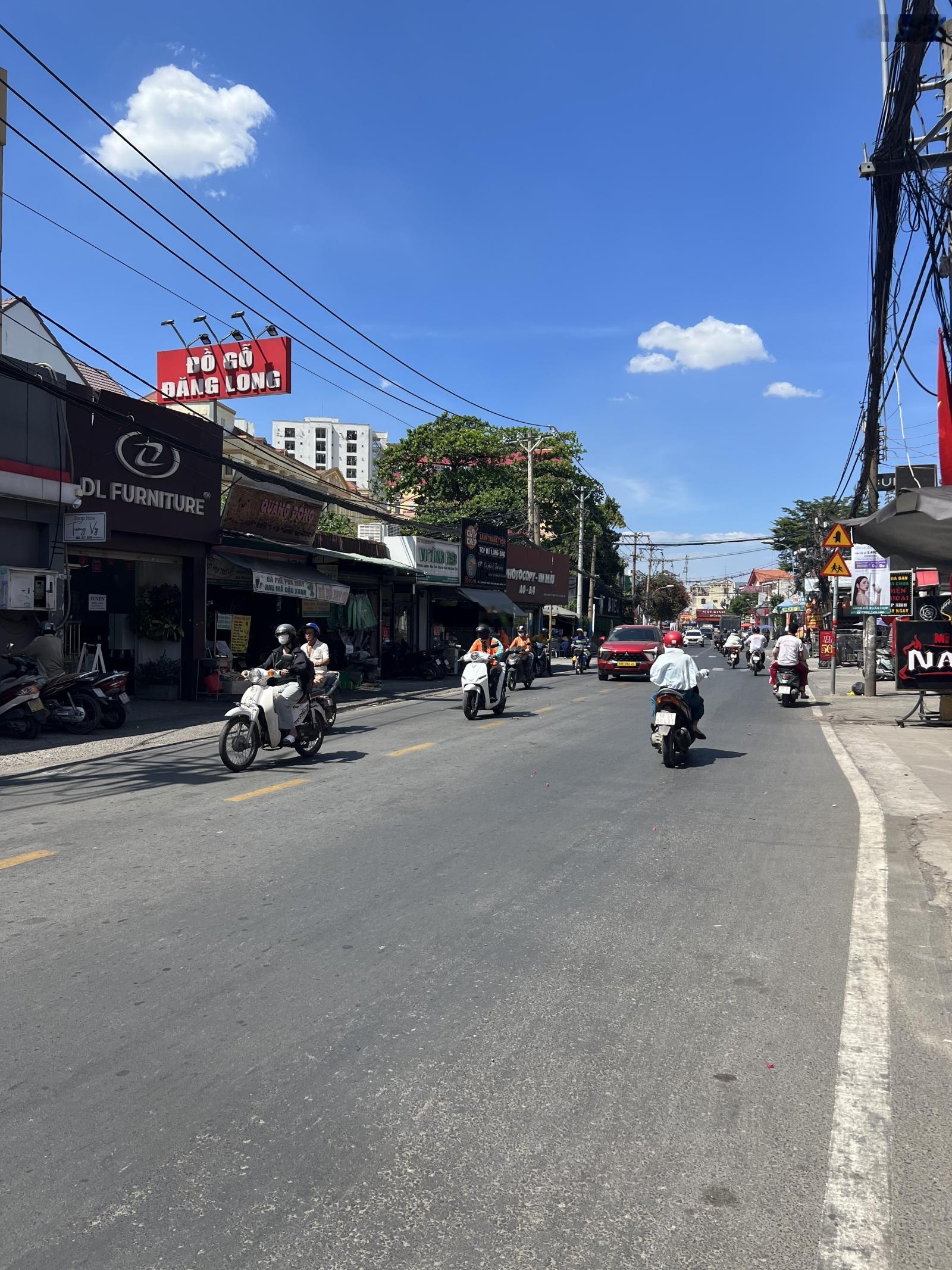 Bán 290m2 đất, ngang 8,5m. Mặt tiền đường Đỗ Xuân Hợp, Phước Long B , quận 9