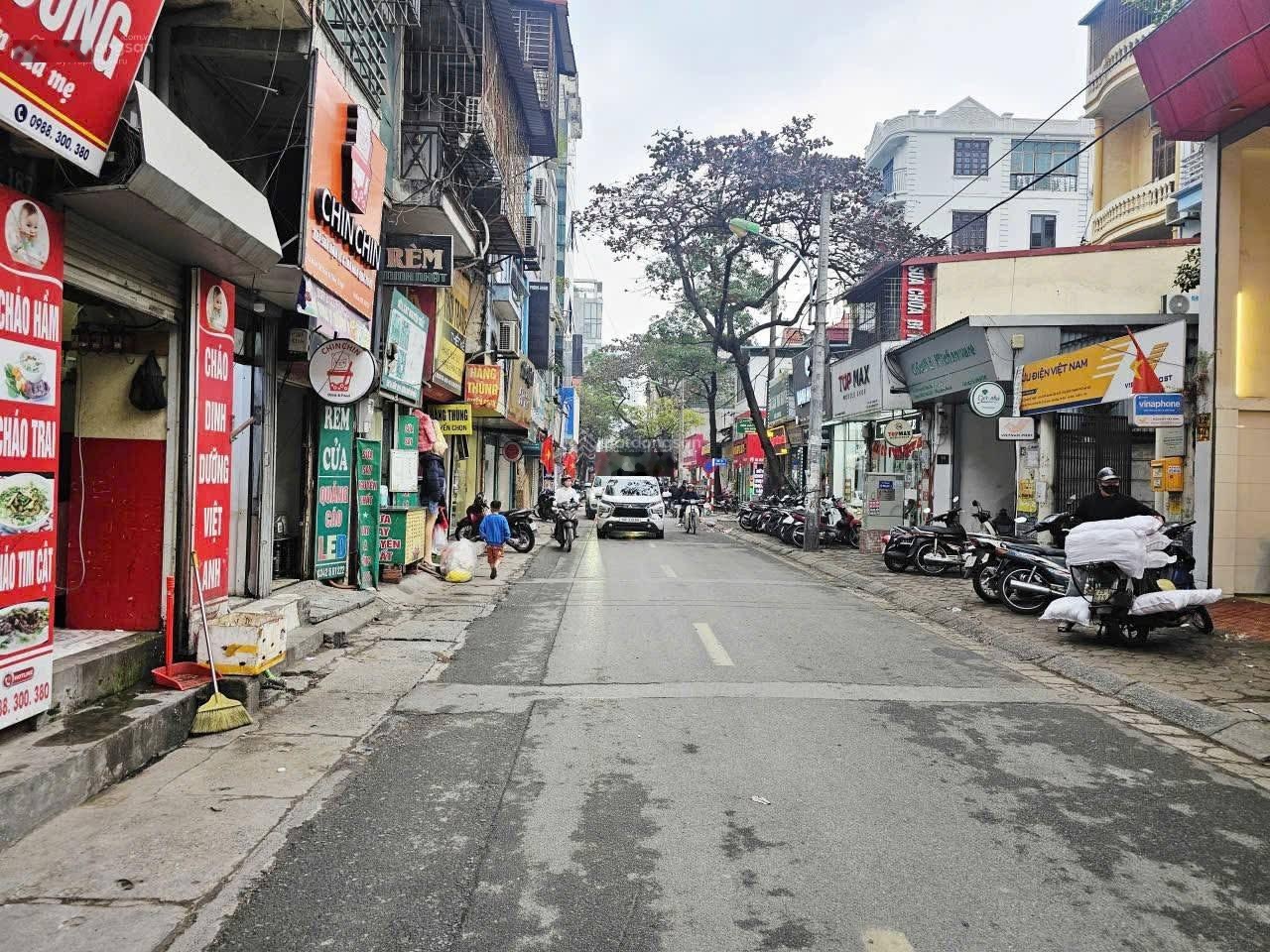 Bán nhà Nguyễn Ngọc Vũ, 50m ra ô tô tránh 9 phòng full nội thất,50m 5 tầng thang máy-Giá 12.x Tỷ