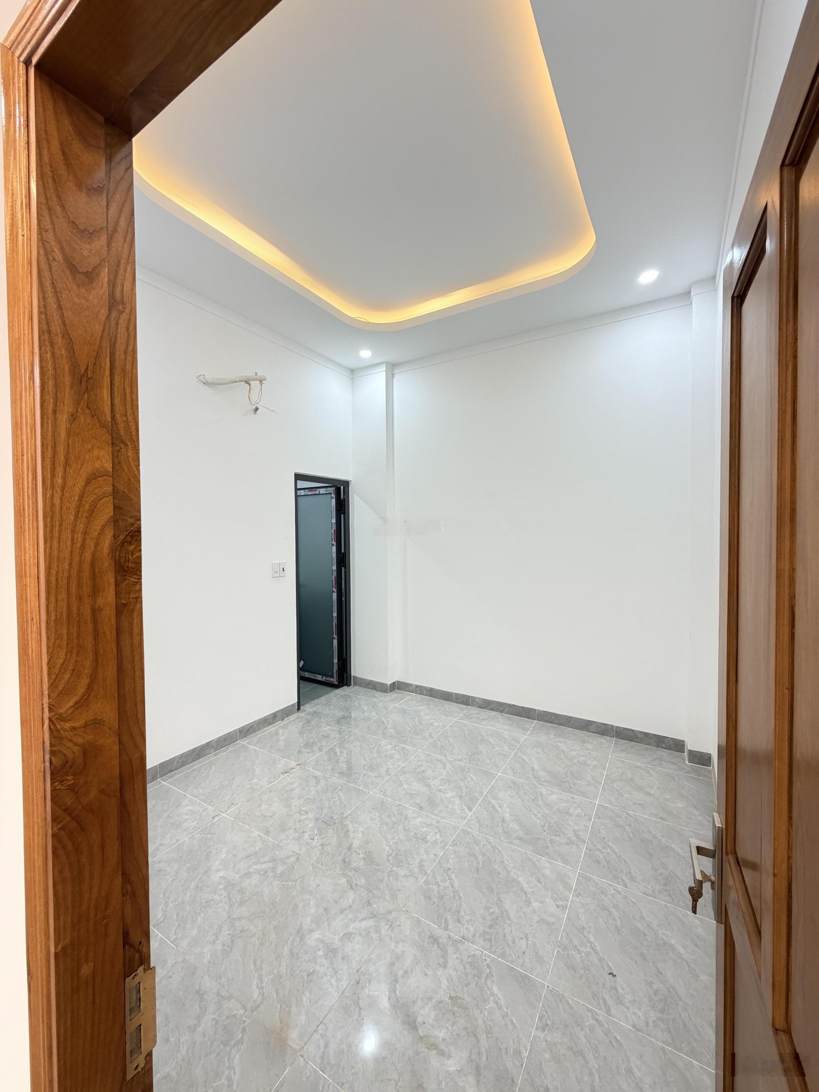 Chủ gửi bán nhà 1 trệt 1 lầu đâng vào hoàn thiện, phường Biên Hoà. DT: 5,7x14=80m2. Giá: 3tỷ700