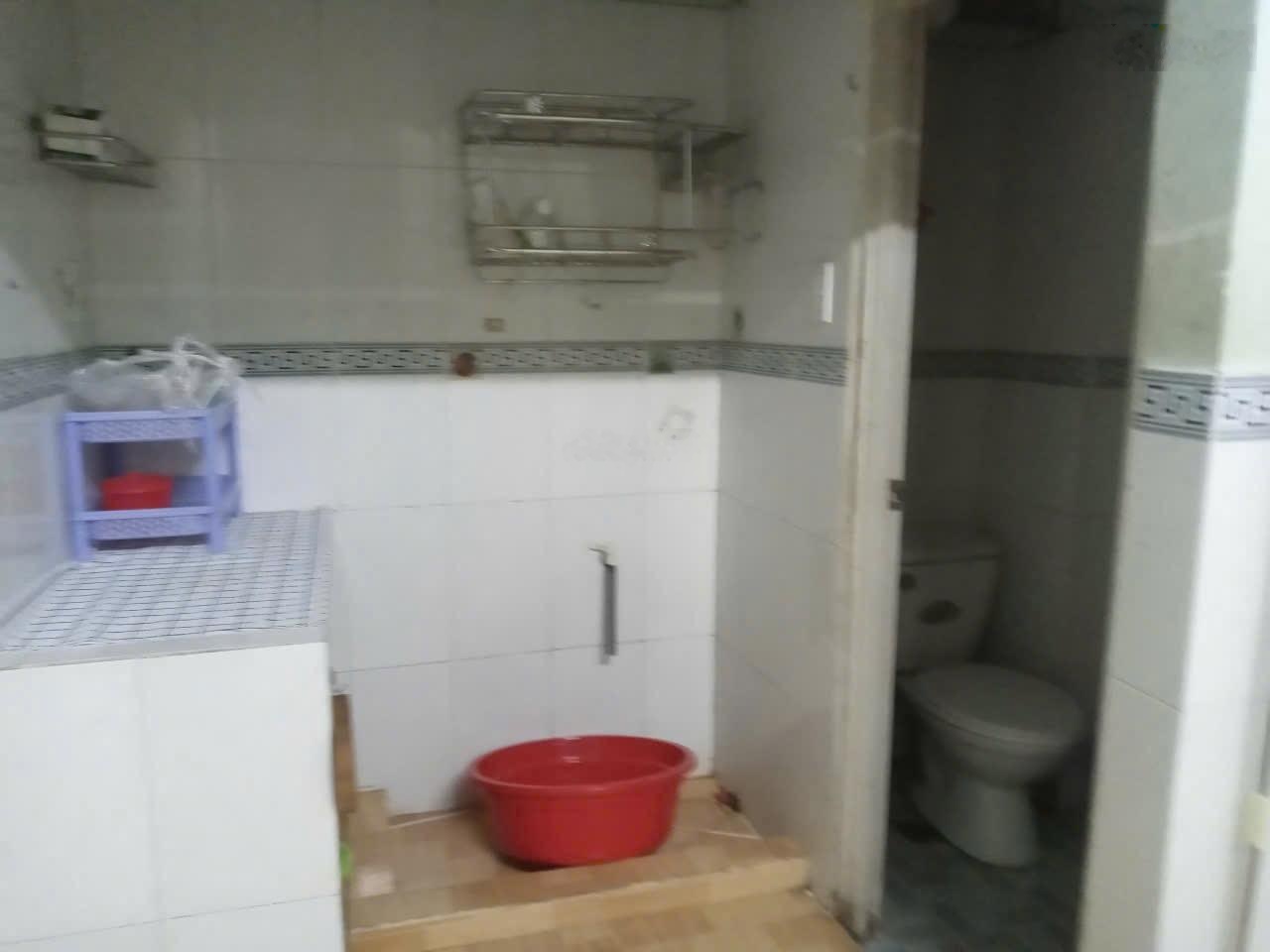 Cho thuê phòng trọ ngay mặt tiền Nguyễn Thị Thơi có hẻm vào phòng 1.5 tr tháng, LH 0919147835