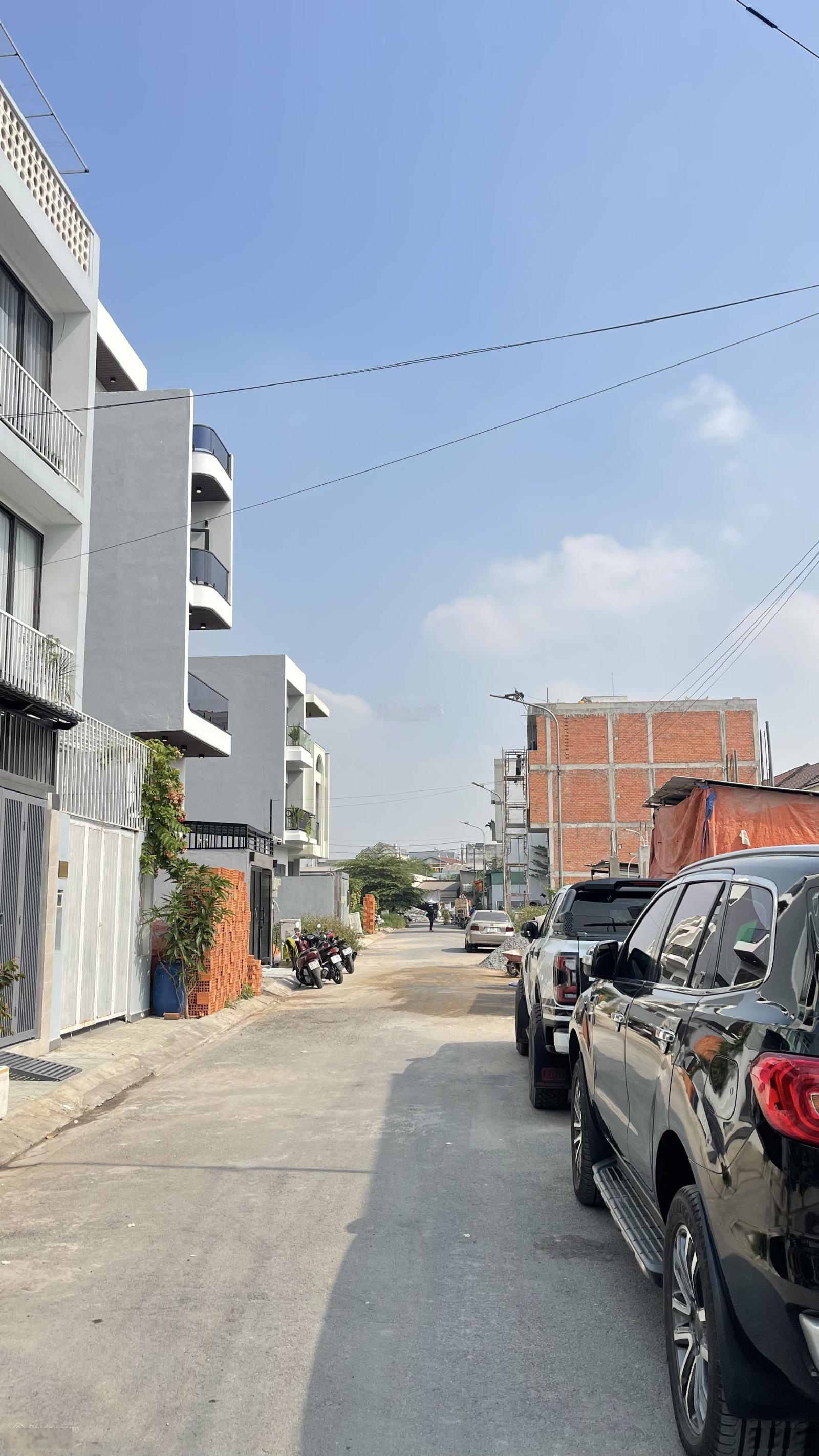 Bán nhà bình chiểu thủ đức- ngô chí quốc- 64,6 m-1 trệt 3 lầu- 4 phòng ngủ- 5,7 tỷ .lh 0975058869