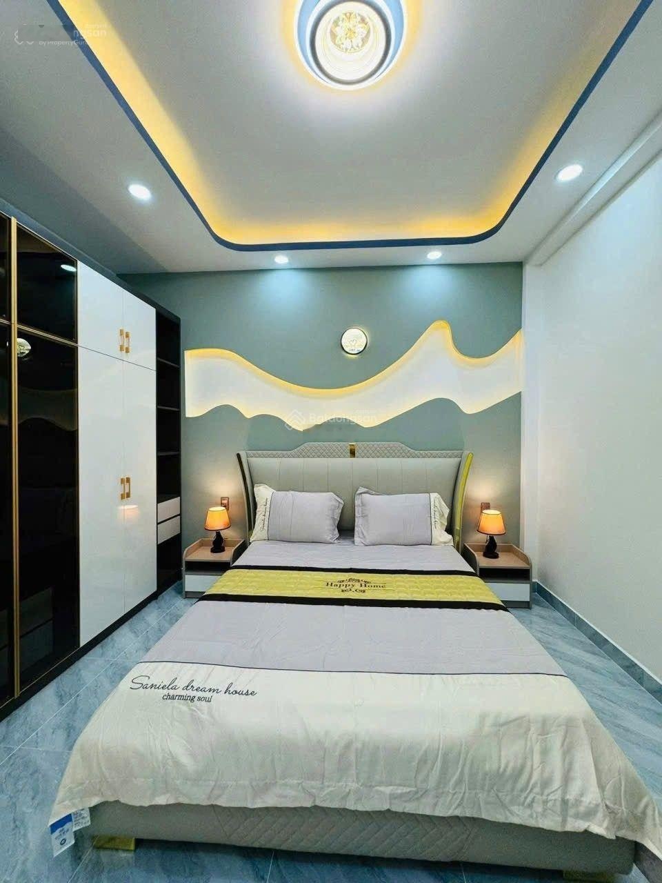 Bán nhà 2 lầu hẻm xe hơi đường Nguyễn Hiền - Quận 3. DT 72m2 thuê 27tr. Gần chợ Vườn Chuối