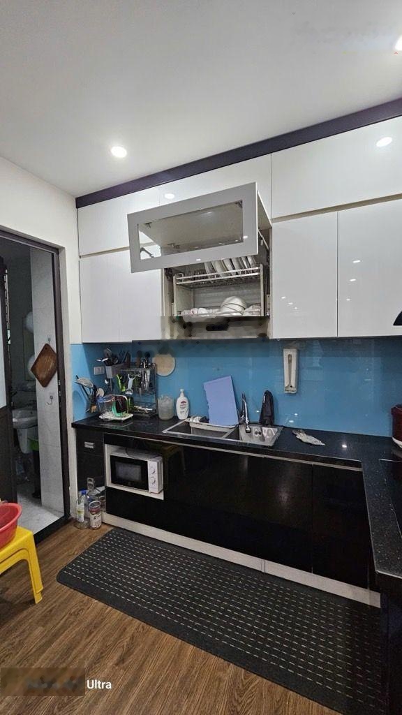 Phố Trần Quốc Hoàn- 40m2- 7 tầng thang máy- Mặt tiền 5m - ô tô chạy vòng quanh, tránh đỗ, vào nhà