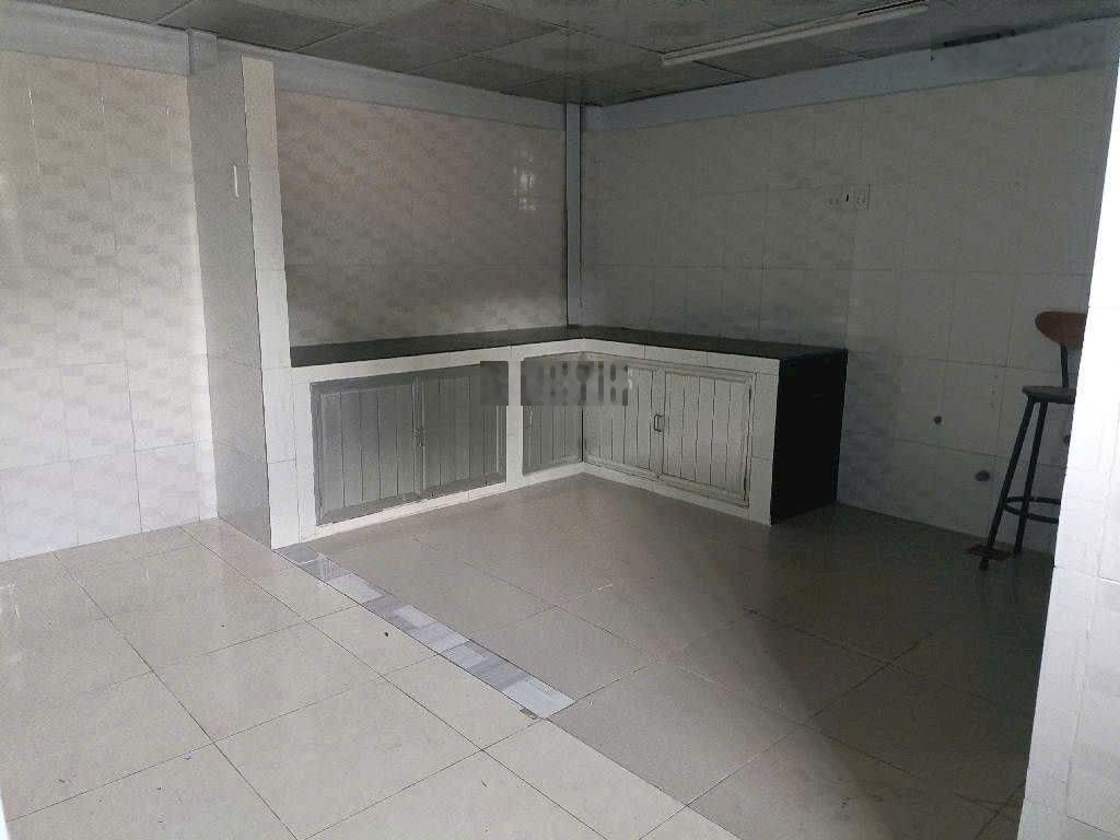 Nhà mặt tiền đường Nguyễn Hữu Trí, TT Tân Túc, Bình Chánh , 4x38m, giá 9.5 tỷ.