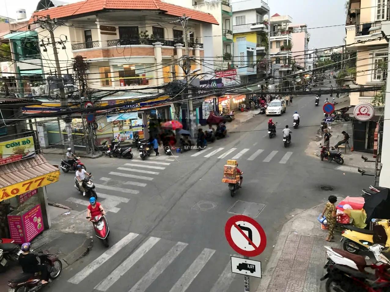 Bán nhà mặt phố tại Trần Khắc Chân, Tân Định, Quận 1, giá 10 tỷ, diện tích 30 m2