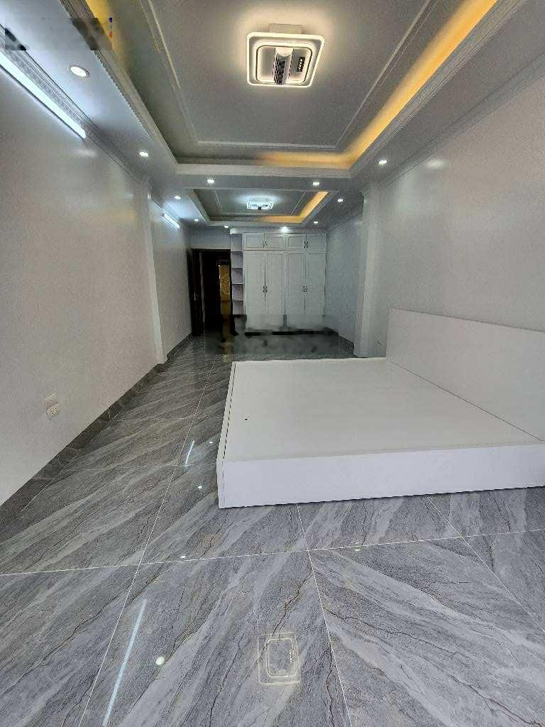 Bán nhà rẻ rộng mới đẹp mặt phố ngũ nhạc trung tâm quận hoàng mai:60m 5tầng thông sàn kinh doanh