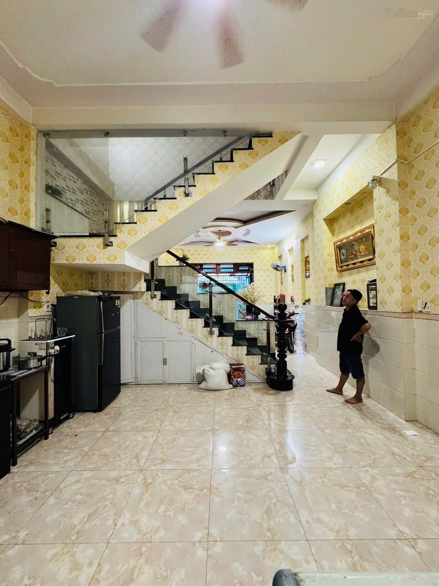 Nhà Lầu Trệt Gần Chợ Đoàn Thị Kia