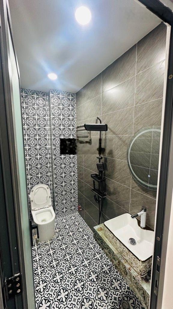 Oto ngủ trong nhà-sát mặt tiền-nhà mới full nội thất-56m2-5tầng-4pn-5wc-thạnh lộc 16 q12-chỉ 7,35tl