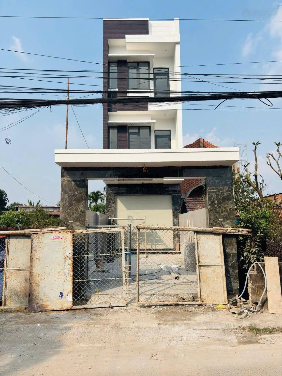 Bán nhà đông hoà 3 tầng vị trí đẹp gần hội trường đông hoà phù hợp kinh