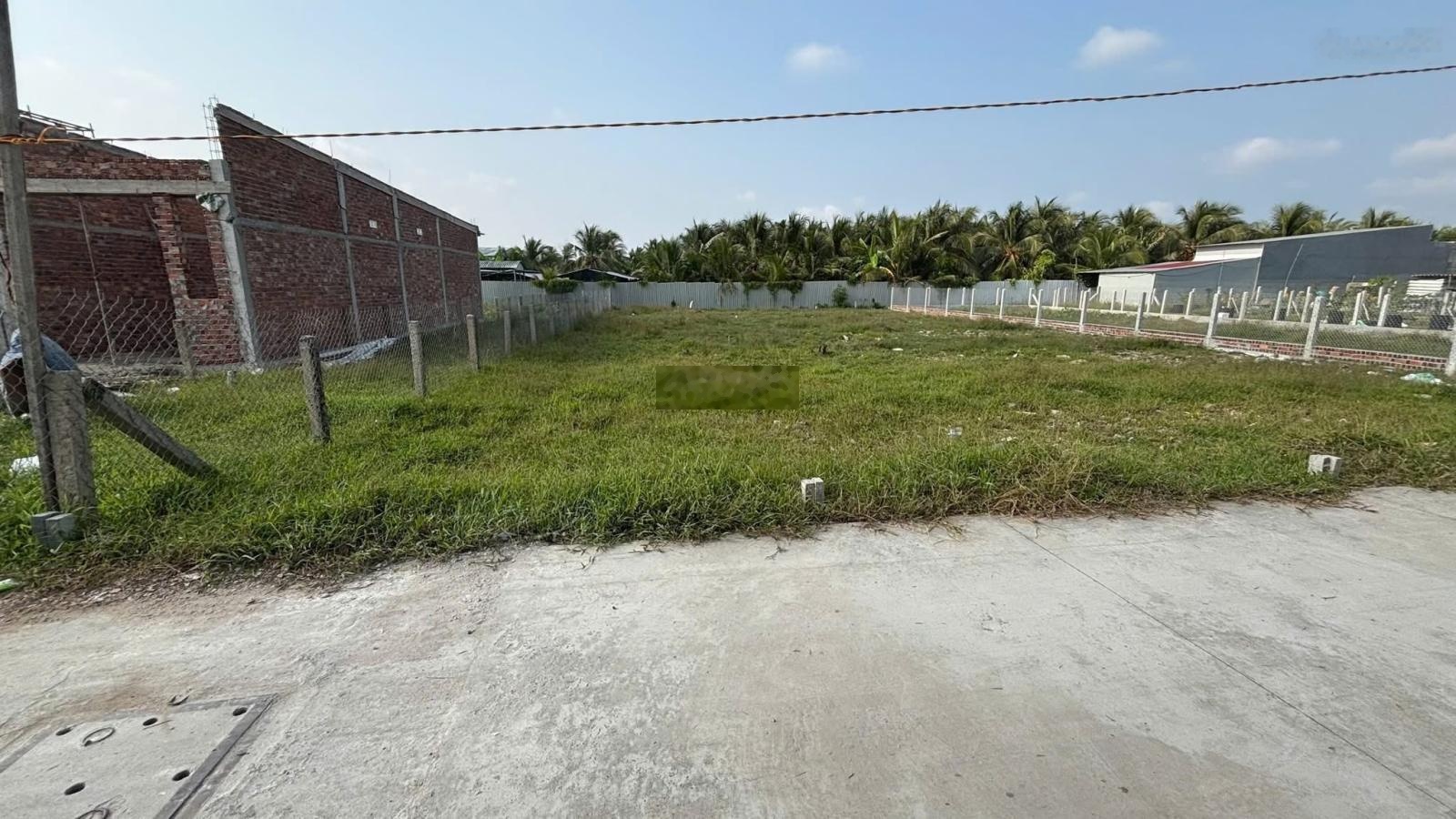 Nền đường nhánh 17 gần chợ Trung An