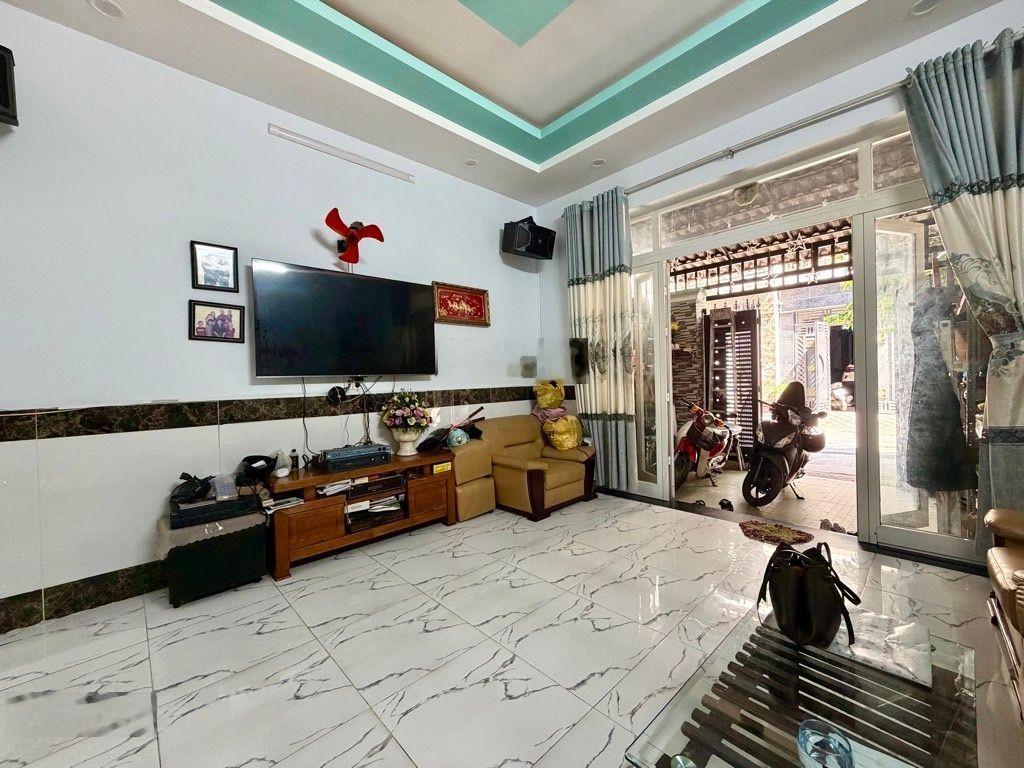 Nhà 3 tầng đường TÂN CHÁNH HIỆP 18, phường TÂN CHÁNH HIỆP, Q12, dt 82m2 (4,6mx17,5m) Hẻm 6m