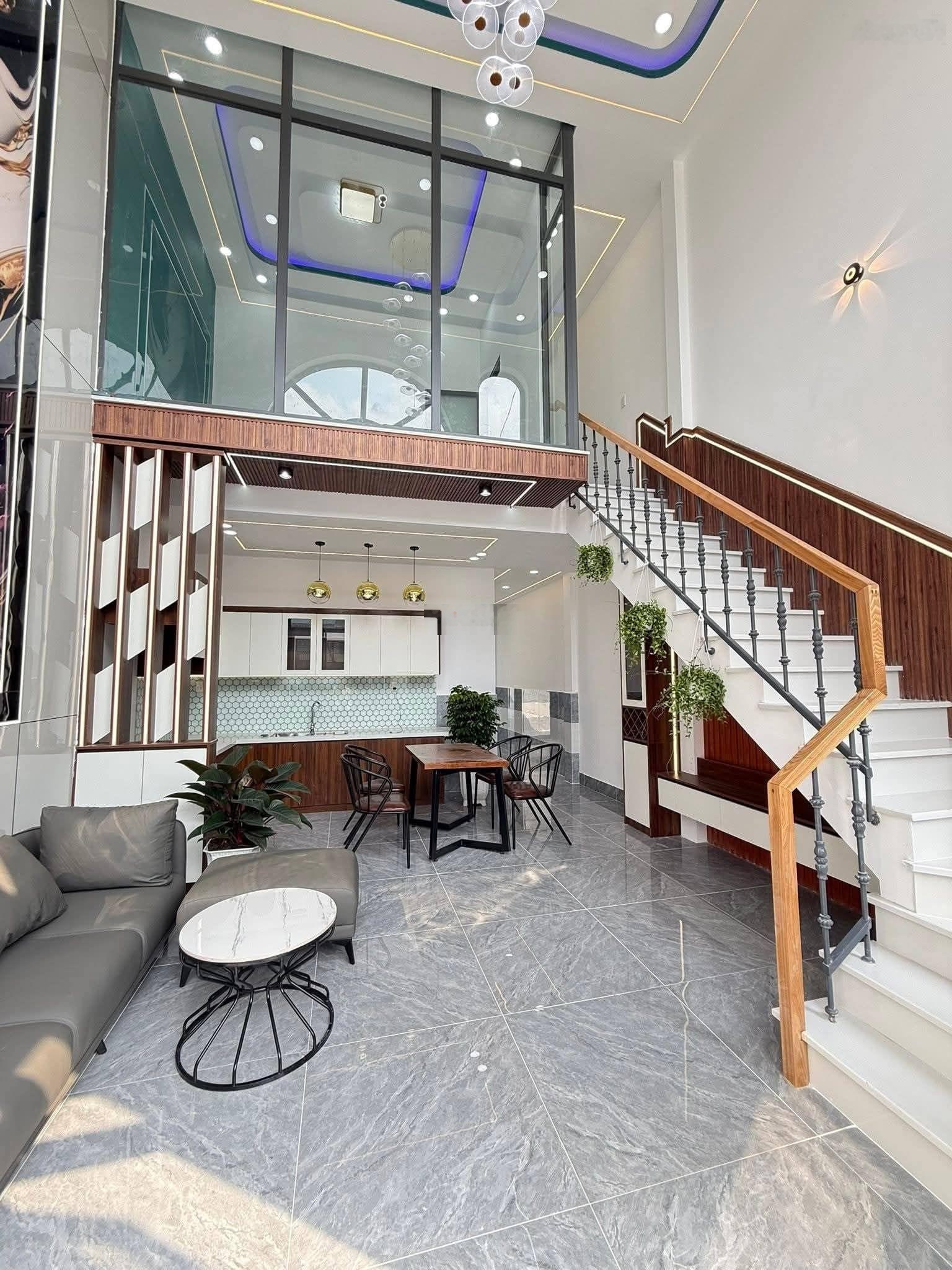 Cận Tết thu hồi giá gốc bán gấp nhà phố 5 x 20m, sổ hồng riêng hỗ trợ ngân hàng full nội thất