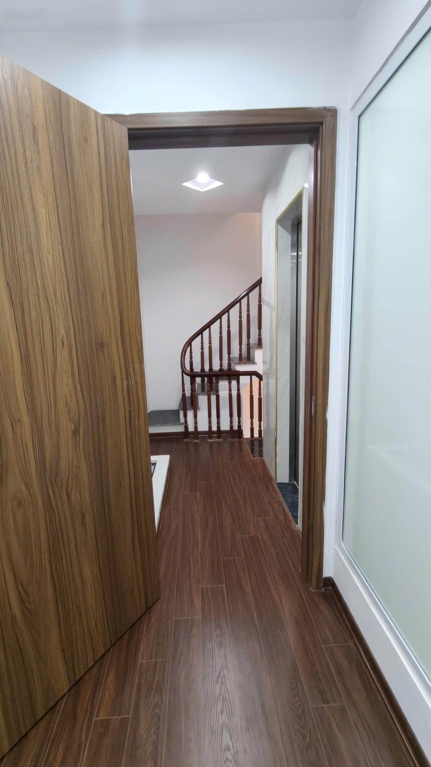 Bán nhà Xa La - Phùng Hưng, Hà Đông, thang máy 5 tầng đẹp chỉ 5m ra đường ô tô vỉa hè, 8,6 tỷ.