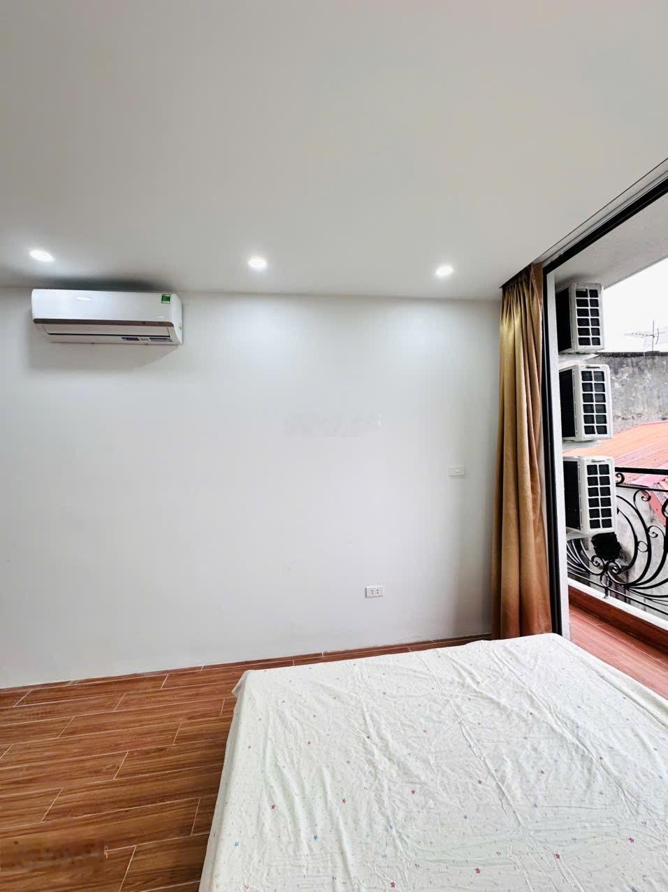 Cho thuê phòng view đẹp 4,7 triệu, 30 m2 ở Hoàng Quốc Việt, Cầu Giấy