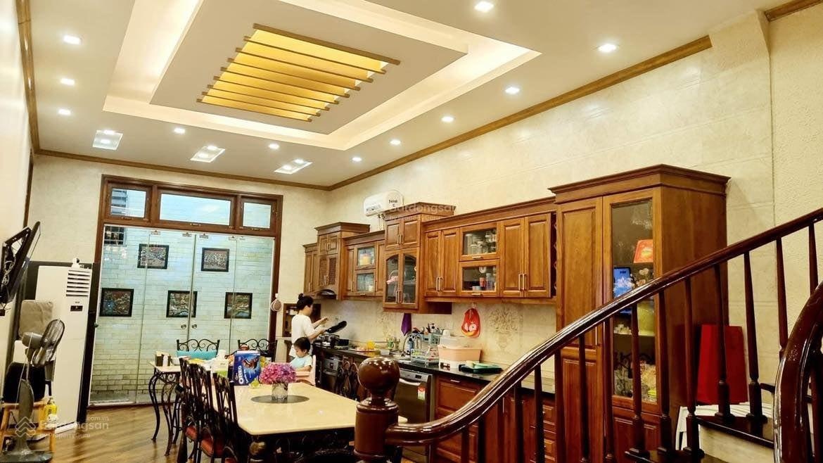 Nhà mới về ở luôn phố VIP Thái Hà - 60m2 x 4.5 tầng - ô tô đỗ cửa - giá chỉ 15.8 tỷ