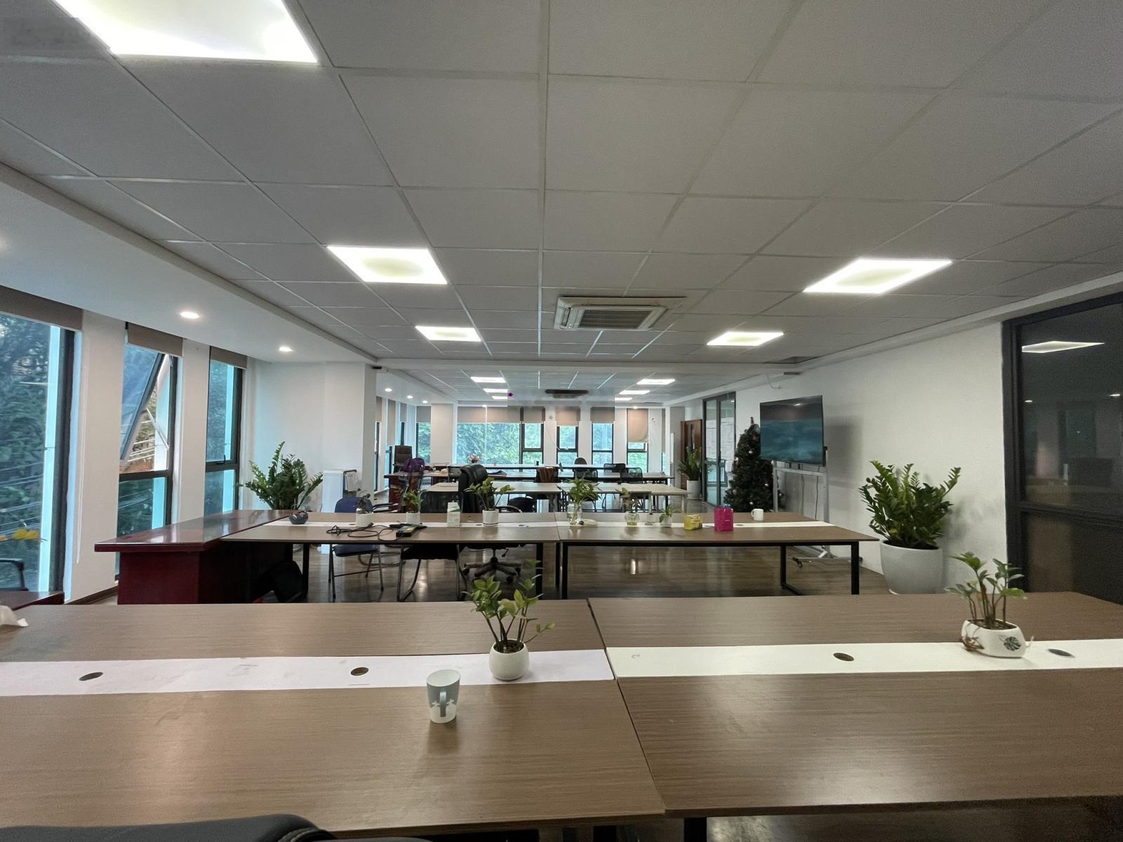 Cho thuê văn phòng 110m² mặt phố nguyễn khang (cầu giấy) mặt tiền 10m full kính. kd mọi ngành nghề