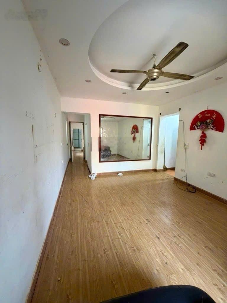 - Bán nhà tập thể Tân Mai, Hoàng Mai, siêu đẹp, 38.3m2, sử dụng 100m, 4.6 tỷ