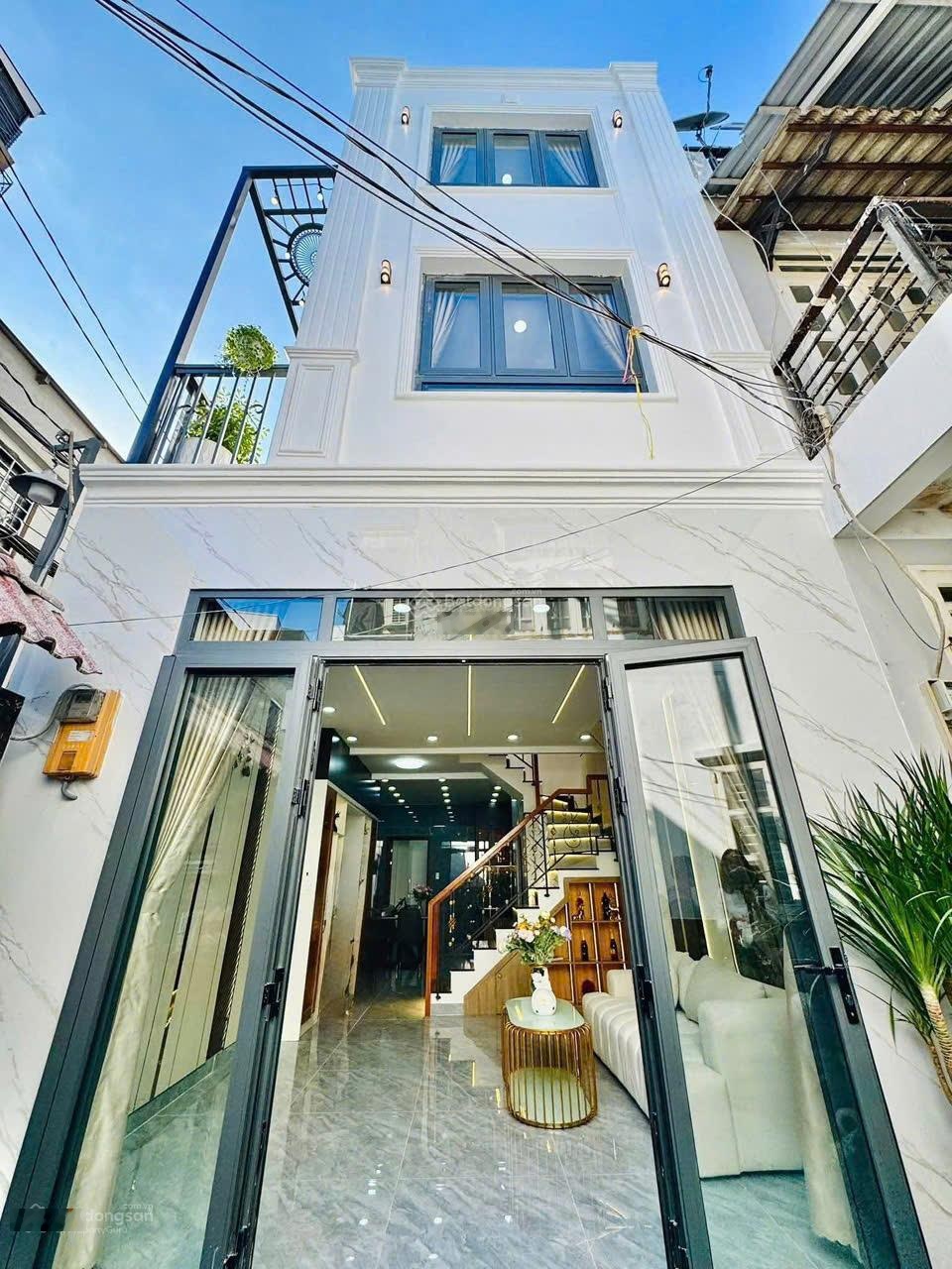 Cần tiền bán gấp nhà Nguyễn Thị Thập, Tân Phong, Quận 7. DT: 65m2. 3 tầng. Sổ hồng riêng