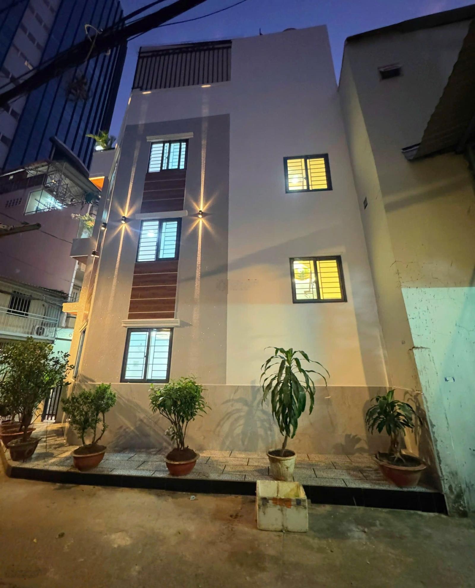 Nhà đẹp 4 tầng đường 3/2 q11 . chính chủ bán nhanh . giá 6 tỷ 480 tl