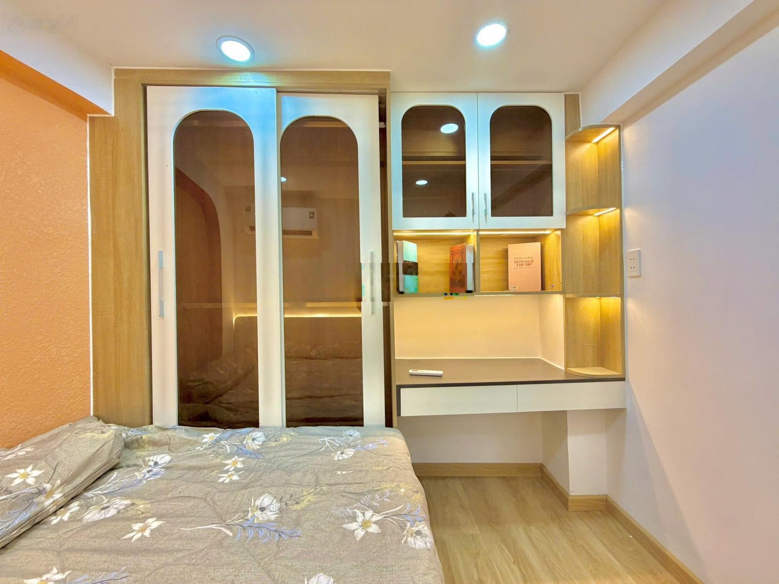 Bán nhà 3 tầng khu Hàng Xanh - Bình Thạnh, vị trí trung tâm, full nội thất